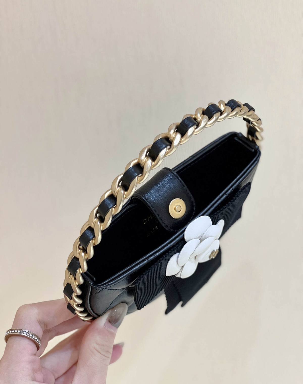 Ellebag’s Exquisite Replica: The Black Lambskin Chanel Pouch with Gold Hardware(2024 Dec Updated)-Best Quality Fake Louis Vuitton Bag Online Store, Replica designer bag ru