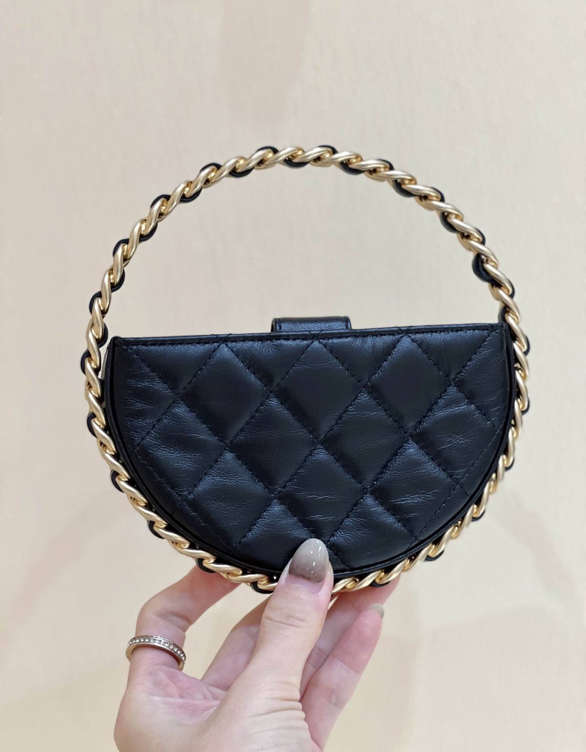 Ellebag’s Exquisite Replica: The Black Lambskin Chanel Pouch with Gold Hardware(2024 Dec Updated)-Best Quality Fake Louis Vuitton Bag Online Store, Replica designer bag ru