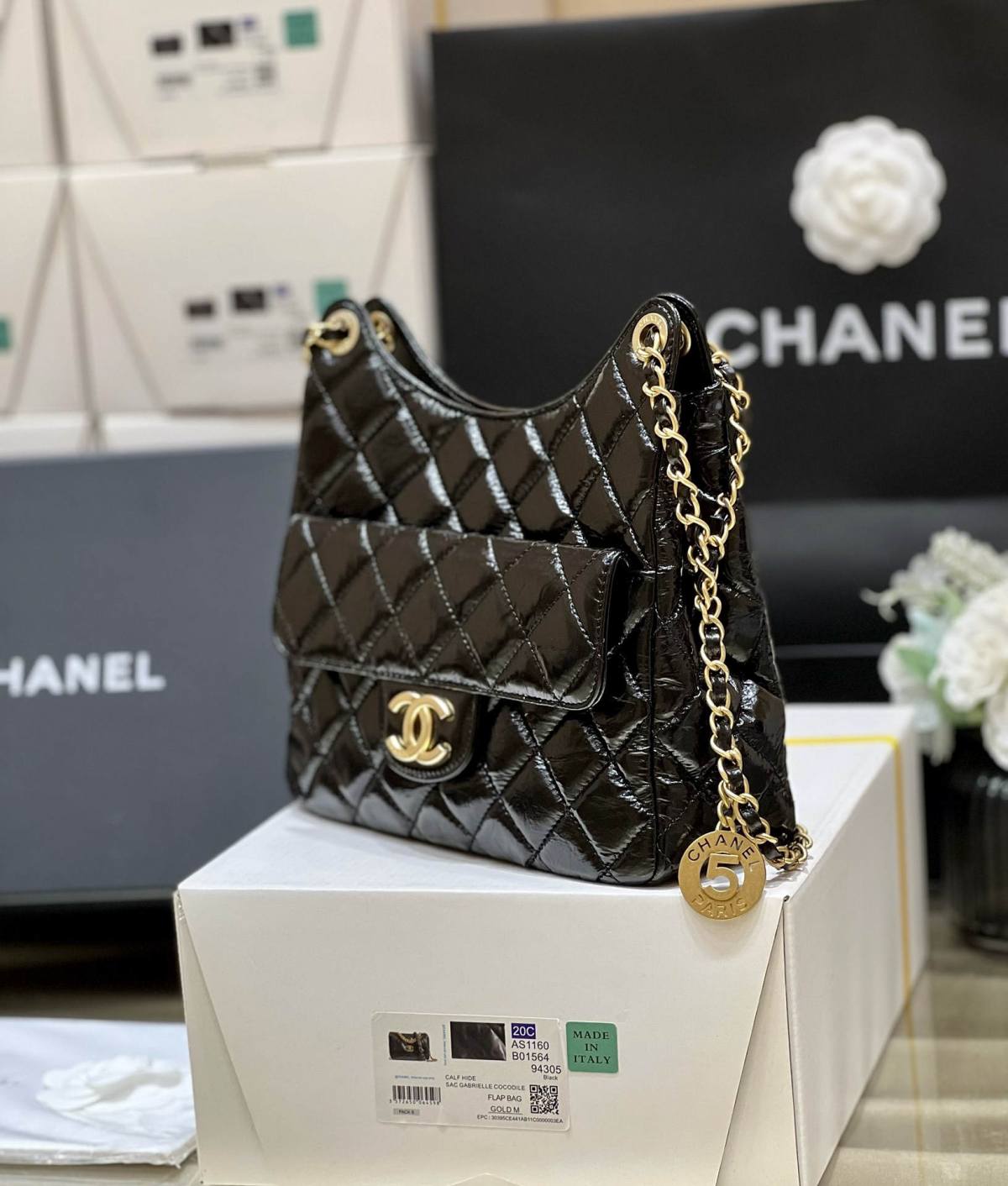 Ellebag’s Exquisite Replica: The Black Oil-Waxed Leather Chanel Hobo Bag with Gold Hardware(2024 Dec Updated)-Best Quality Replica designer Bag factory in China