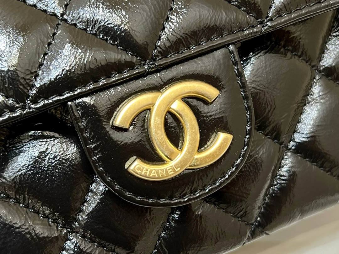 Ellebag’s Exquisite Replica: The Black Oil-Waxed Leather Chanel Small Hobo Bag with Gold Hardware(2024 Dec Updated)-Umgangatho ogqwesileyo woMgangatho weFake weLouis Vuitton kwiVenkile ye-Intanethi, ibhegi yomyili weReplica ru