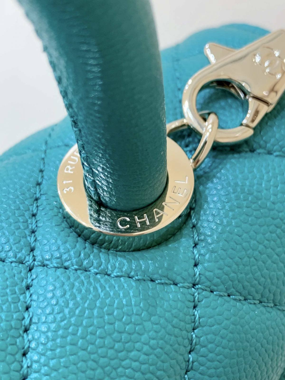 Ellebag’s Exquisite Replica: The Blue Caviar Leather Chanel Coco Handle 22P with Champagne Gold Hardware(2024 Dec Updated)-Best Quality Fake Louis Vuitton Bag Online Store, Replica designer bag ru