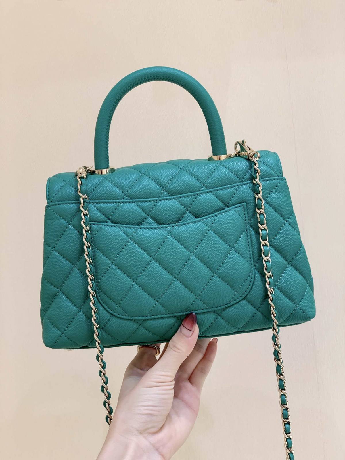 Ellebag’s Exquisite Replica: The Blue Caviar Leather Chanel Coco Handle 22P with Champagne Gold Hardware(2024 Dec Updated)-Best Quality Fake Louis Vuitton Bag Online Store, Replica designer bag ru