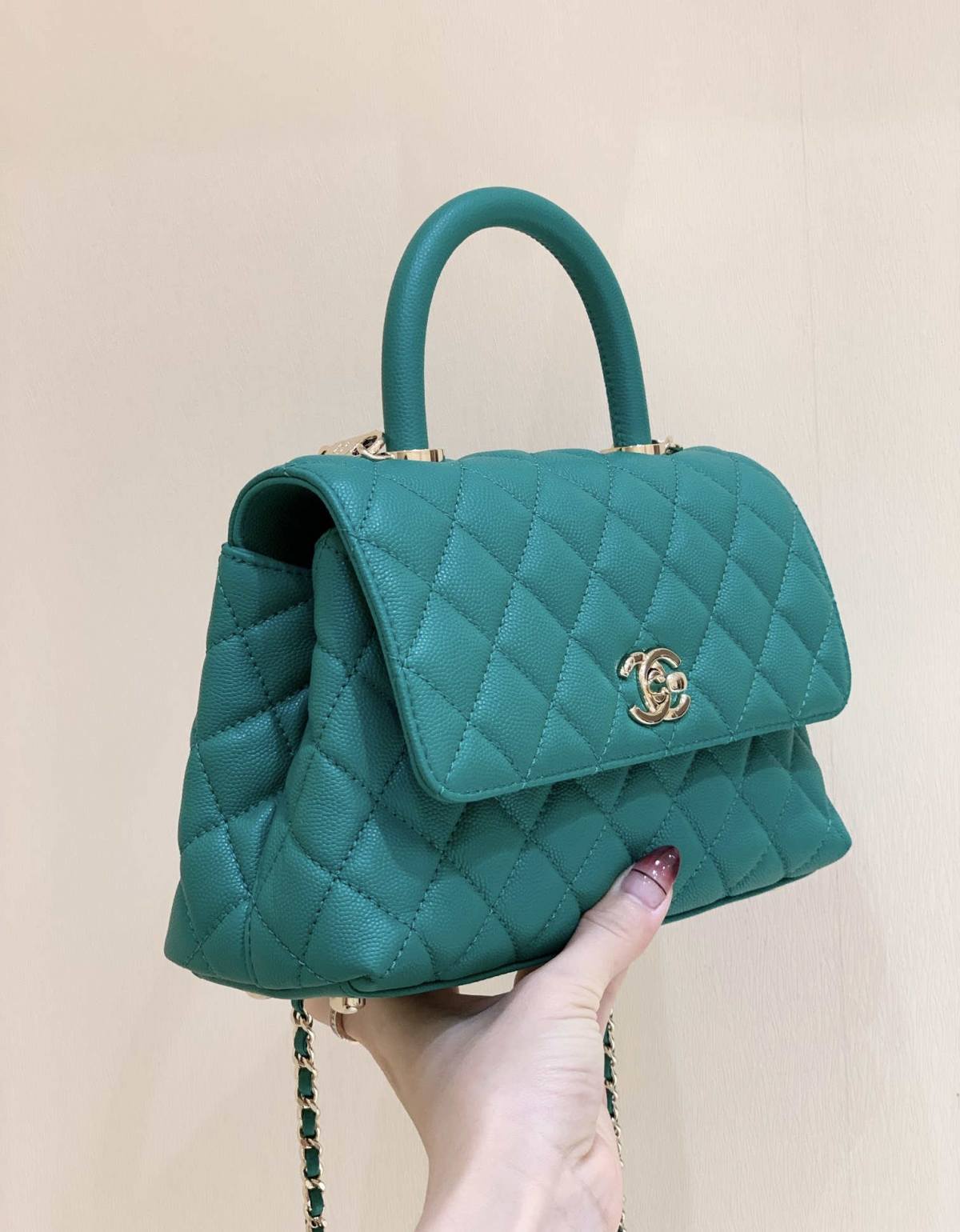 Ellebag’s Exquisite Replica: The Blue Caviar Leather Chanel Coco Handle 22P with Champagne Gold Hardware(2024 Dec Updated)-Best Quality Fake Louis Vuitton Bag Online Store, Replica designer bag ru