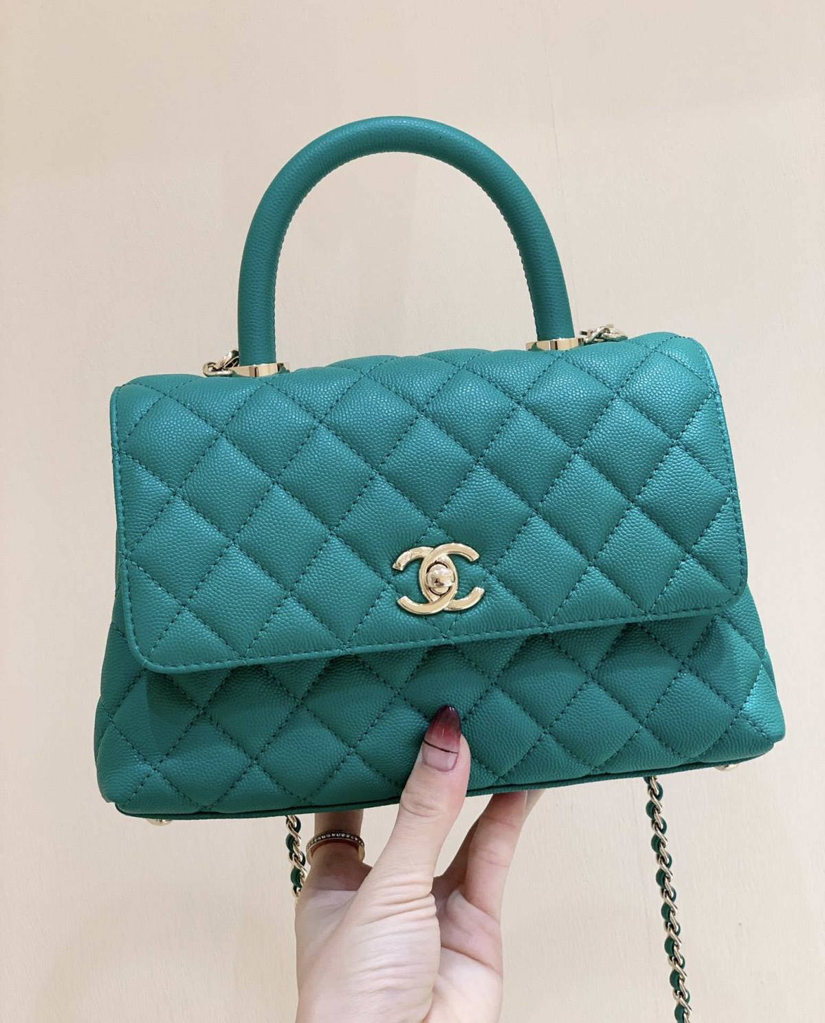 Ellebag’s Exquisite Replica: The Blue Caviar Leather Chanel Coco Handle 22P with Champagne Gold Hardware(2024 Dec Updated)-Best Quality Fake Louis Vuitton Bag Online Store, Replica designer bag ru