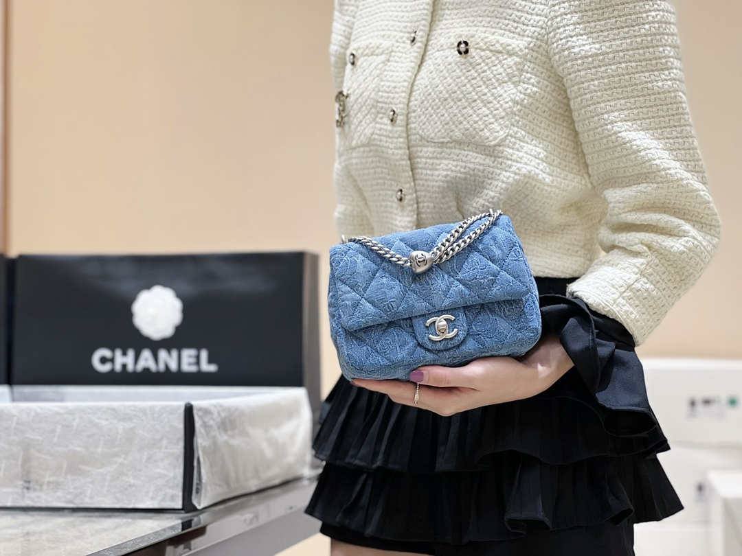 Ellebag’s Exquisite Replica: The Blue Denim Chanel Mini Flap Bag with Silver-Tone Hardware(2024 Dec Updated)-Best Quality Fake Louis Vuitton Bag Online Store, Replica designer bag ru