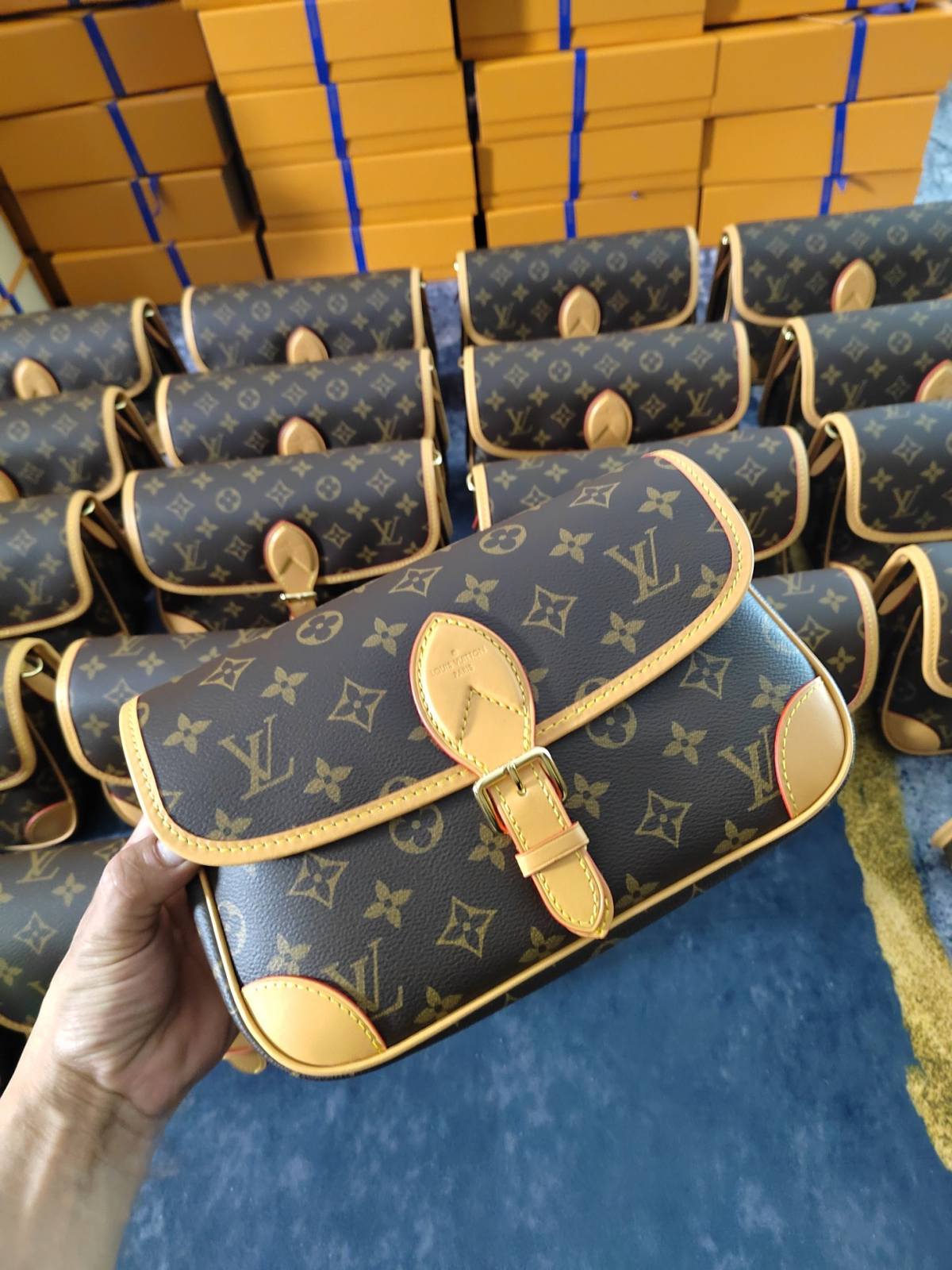 Ellebag’s 1:1 Replica of the Louis Vuitton M45985 Diane Bag: A Tribute to Timeless Craftsmanship(2024 Dec Updated)-Dyqani në internet i çantave të rreme Louis Vuitton me cilësi më të mirë, çanta modeli kopje ru