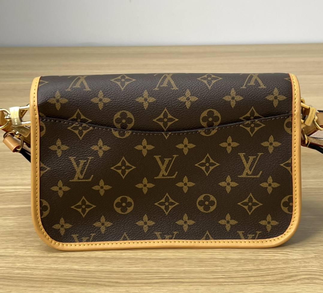 Ellebag’s 1:1 Replica of the Louis Vuitton M45985 Diane Bag: A Tribute to Timeless Craftsmanship(2024 Dec Updated)-Dyqani në internet i çantave të rreme Louis Vuitton me cilësi më të mirë, çanta modeli kopje ru