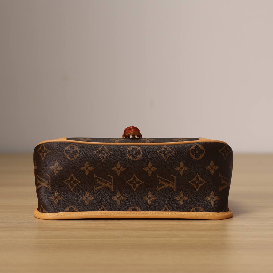 Ellebag’s 1:1 Replica of the Louis Vuitton M45985 Diane Bag: A Tribute to Timeless Craftsmanship(2024 Dec Updated)-Dyqani në internet i çantave të rreme Louis Vuitton me cilësi më të mirë, çanta modeli kopje ru