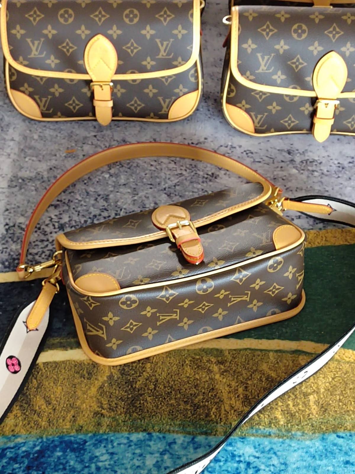 Ellebag’s 1:1 Replica of the Louis Vuitton M45985 Diane Bag: A Tribute to Timeless Craftsmanship(2024 Dec Updated)-Dyqani në internet i çantave të rreme Louis Vuitton me cilësi më të mirë, çanta modeli kopje ru