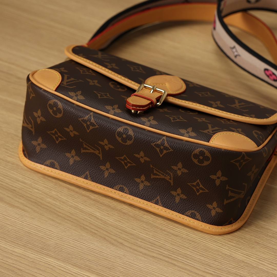 Ellebag’s 1:1 Replica of the Louis Vuitton M45985 Diane Bag: A Tribute to Timeless Craftsmanship(2024 Dec Updated)-Dyqani në internet i çantave të rreme Louis Vuitton me cilësi më të mirë, çanta modeli kopje ru