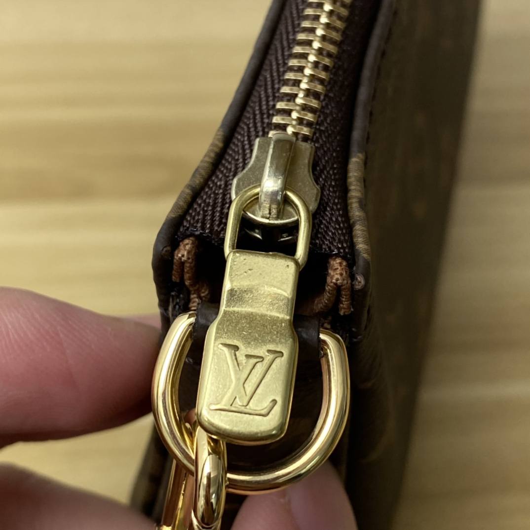 Ellebag’s Precision Replica: The Louis Vuitton M40712 Pochette Accessoires(2024 Dec Updated)-Negoziu in linea di borse Louis Vuitton falsi di migliore qualità, borsa di design di replica ru