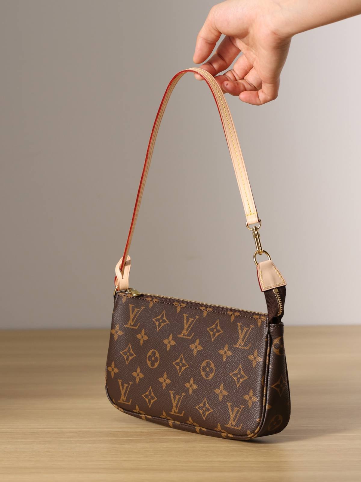 Ellebag’s Precision Replica: The Louis Vuitton M40712 Pochette Accessoires(2024 Dec Updated)-Negoziu in linea di borse Louis Vuitton falsi di migliore qualità, borsa di design di replica ru