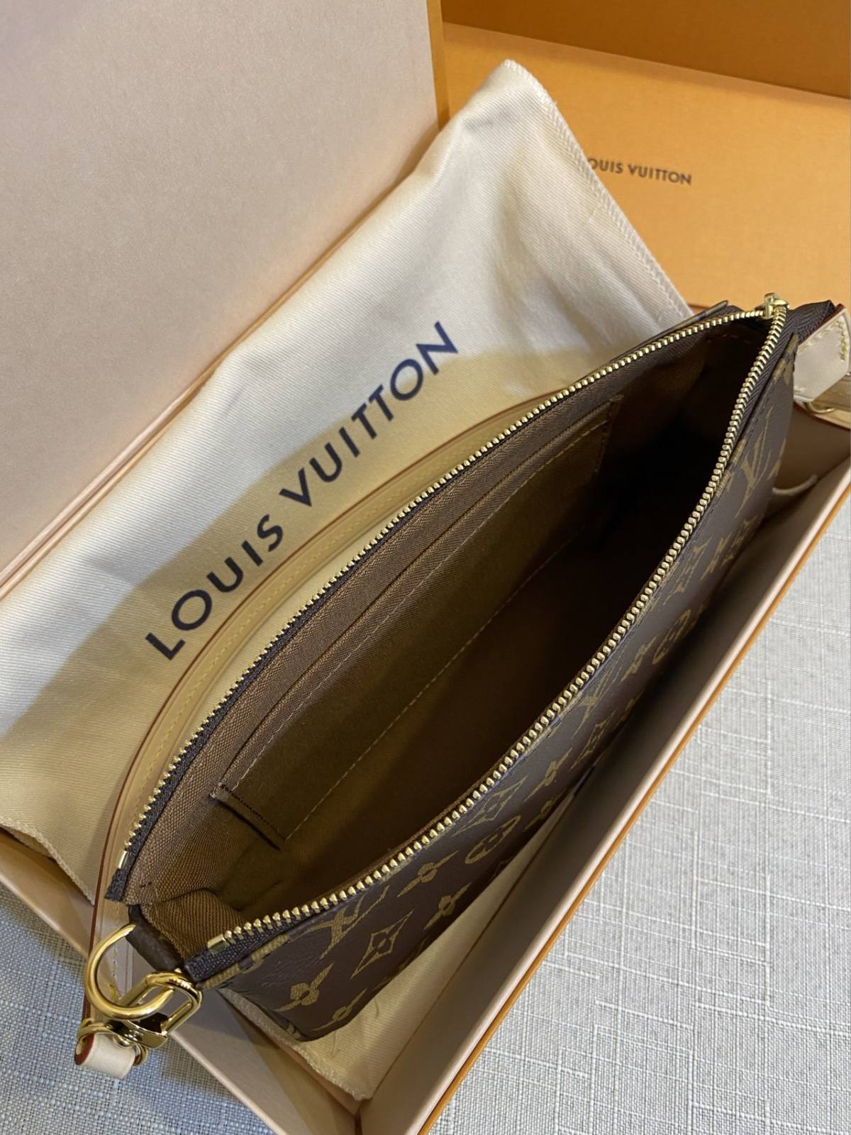 Ellebag’s Precision Replica: The Louis Vuitton M40712 Pochette Accessoires(2024 Dec Updated)-Negoziu in linea di borse Louis Vuitton falsi di migliore qualità, borsa di design di replica ru