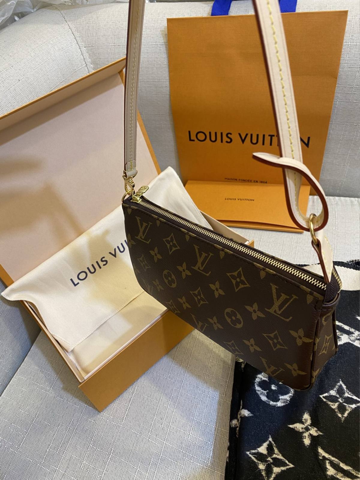 Ellebag’s Precision Replica: The Louis Vuitton M40712 Pochette Accessoires(2024 Dec Updated)-Negoziu in linea di borse Louis Vuitton falsi di migliore qualità, borsa di design di replica ru