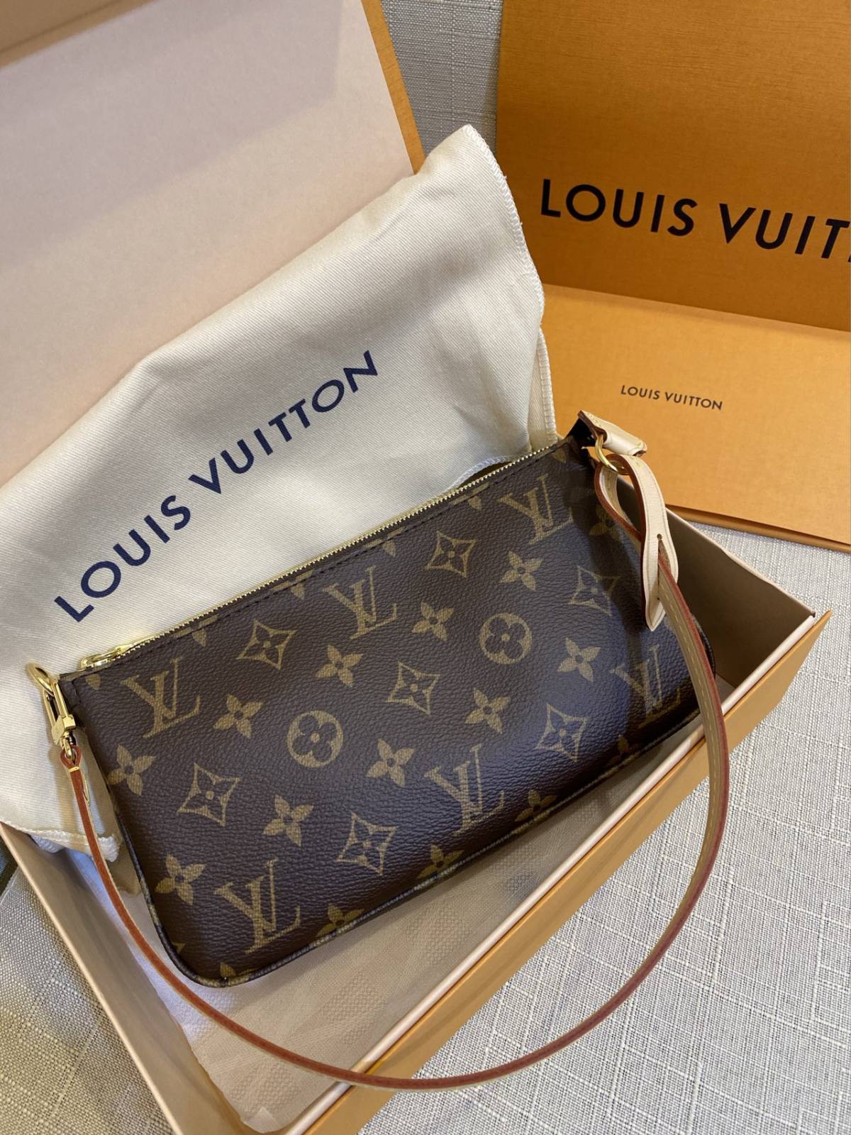 Ellebag’s Precision Replica: The Louis Vuitton M40712 Pochette Accessoires(2024 Dec Updated)-Negoziu in linea di borse Louis Vuitton falsi di migliore qualità, borsa di design di replica ru