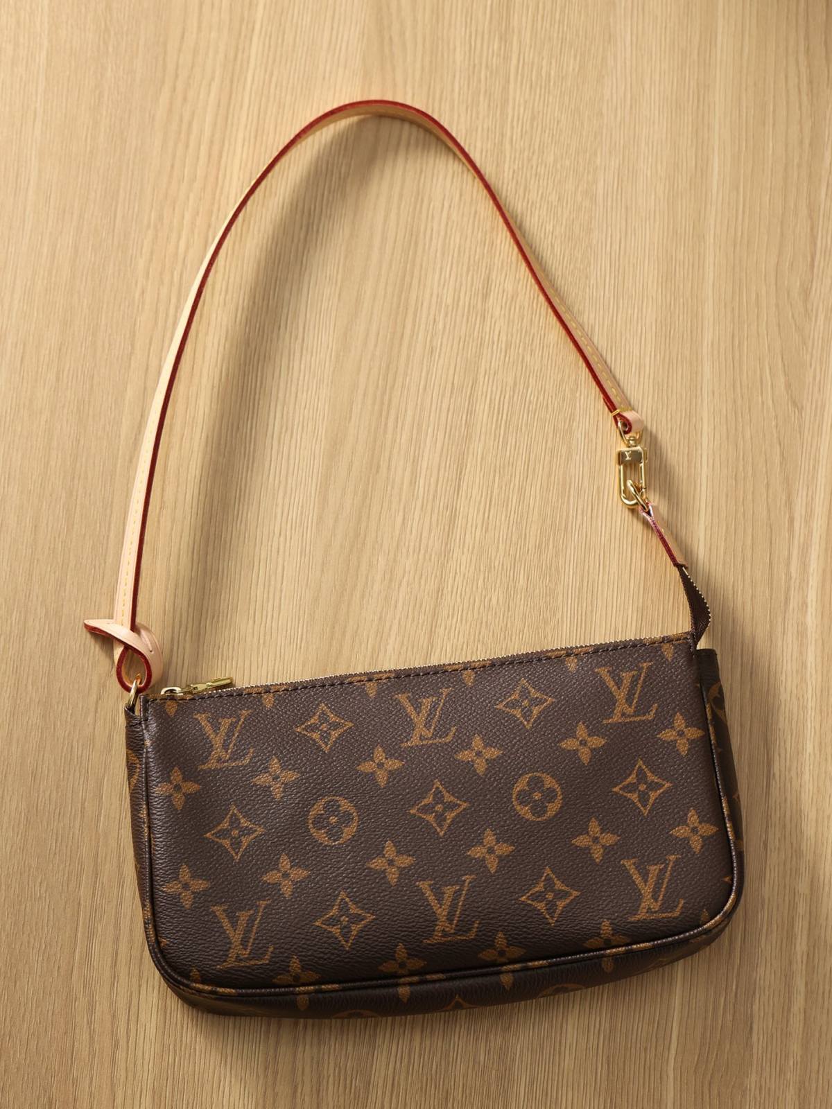 Ellebag’s Precision Replica: The Louis Vuitton M40712 Pochette Accessoires(2024 Dec Updated)-Negoziu in linea di borse Louis Vuitton falsi di migliore qualità, borsa di design di replica ru