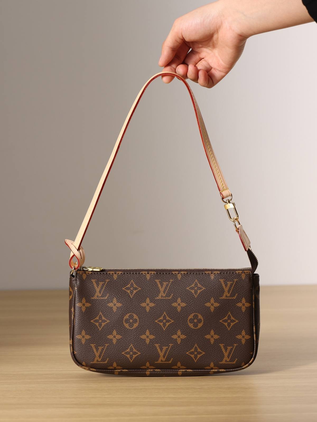 Ellebag’s Precision Replica: The Louis Vuitton M40712 Pochette Accessoires(2024 Dec Updated)-Negoziu in linea di borse Louis Vuitton falsi di migliore qualità, borsa di design di replica ru