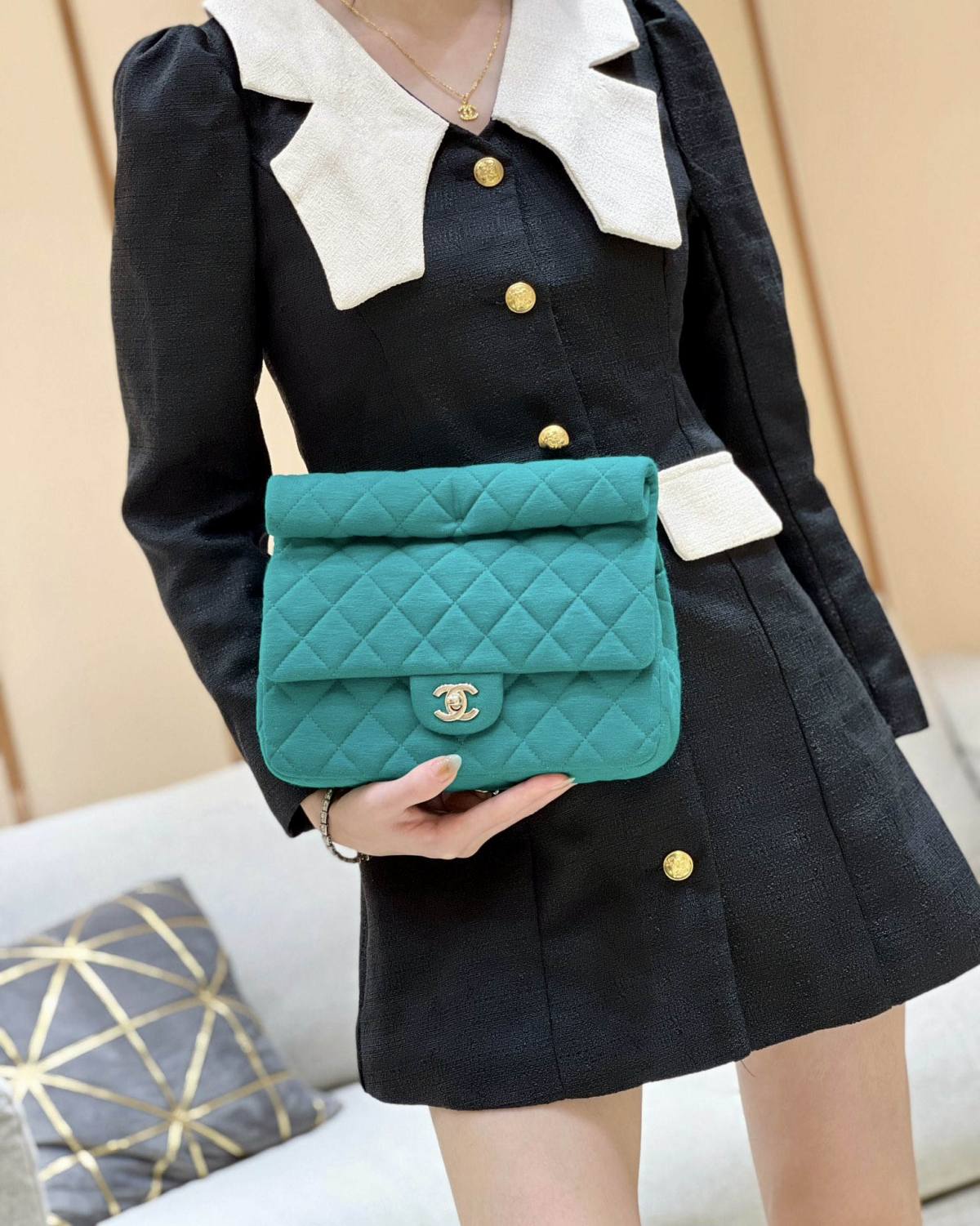 Ellebag’s Exquisite Replica: The Blue Fabric Chanel Clutch with Champagne Gold Hardware(2024 Dec Updated)-Beste Qualität gefälschte Louis Vuitton-Taschen Online-Shop, Replik-Designer-Tasche ru