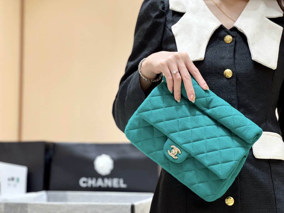 Ellebag’s Exquisite Replica: The Blue Fabric Chanel Clutch with Champagne Gold Hardware(2024 Dec Updated)-Beste Qualität gefälschte Louis Vuitton-Taschen Online-Shop, Replik-Designer-Tasche ru