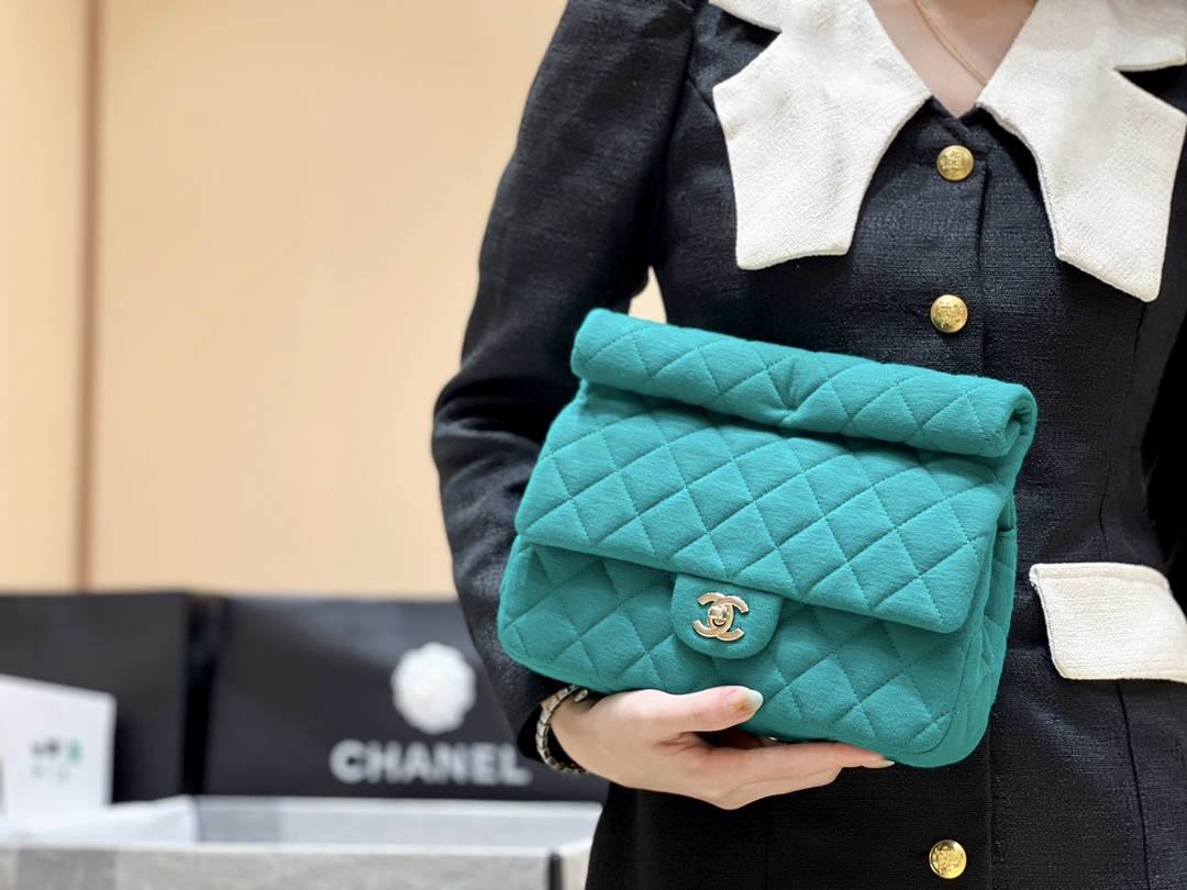 Ellebag’s Exquisite Replica: The Blue Fabric Chanel Clutch with Champagne Gold Hardware(2024 Dec Updated)-Beste Qualität gefälschte Louis Vuitton-Taschen Online-Shop, Replik-Designer-Tasche ru