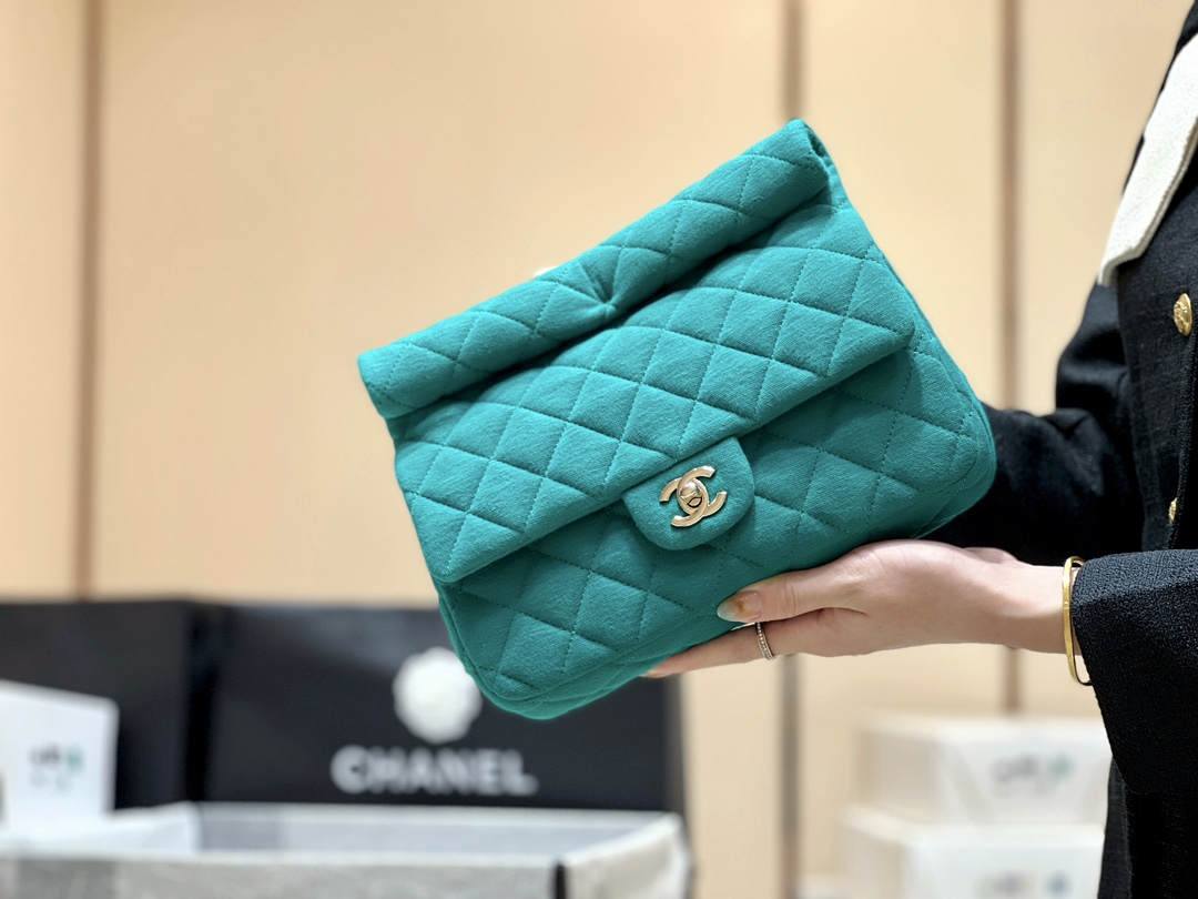 Ellebag’s Exquisite Replica: The Blue Fabric Chanel Clutch with Champagne Gold Hardware(2024 Dec Updated)-Beste Qualität gefälschte Louis Vuitton-Taschen Online-Shop, Replik-Designer-Tasche ru