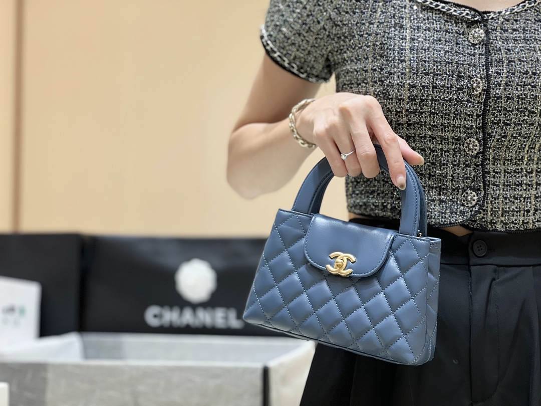 Ellebag’s Exquisite Replica: The Blue Lambskin Chanel Mini Kelly-Style Shopping Bag(2024 Dec Updated)-בעסטער קוואַליטעט שווינדל לוי ווויטטאָן באַג אָנליין קראָם, רעפּליקע דיזיינער זעקל רו