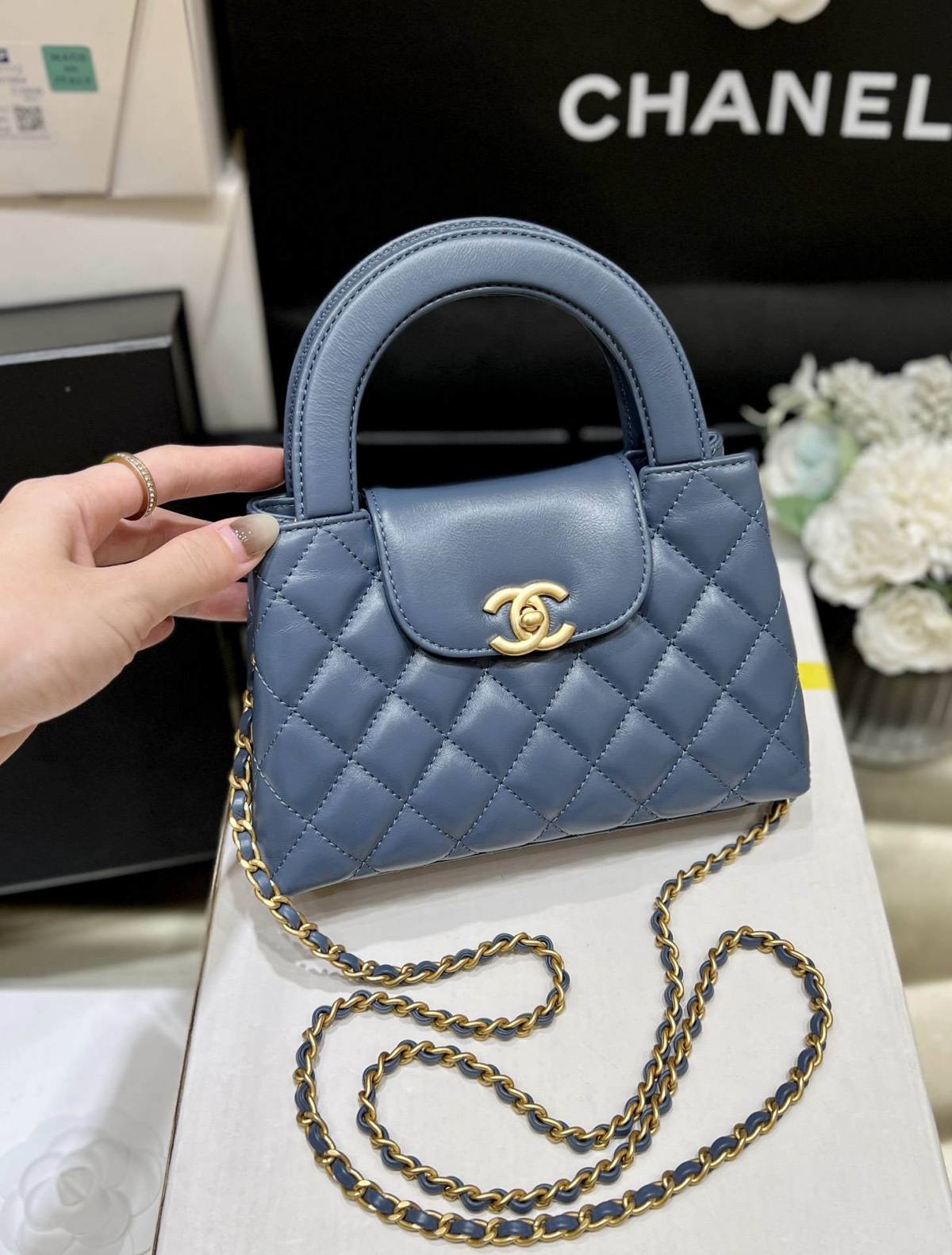 Ellebag’s Exquisite Replica: The Blue Lambskin Chanel Mini Kelly-Style Shopping Bag(2024 Dec Updated)-בעסטער קוואַליטעט שווינדל לוי ווויטטאָן באַג אָנליין קראָם, רעפּליקע דיזיינער זעקל רו