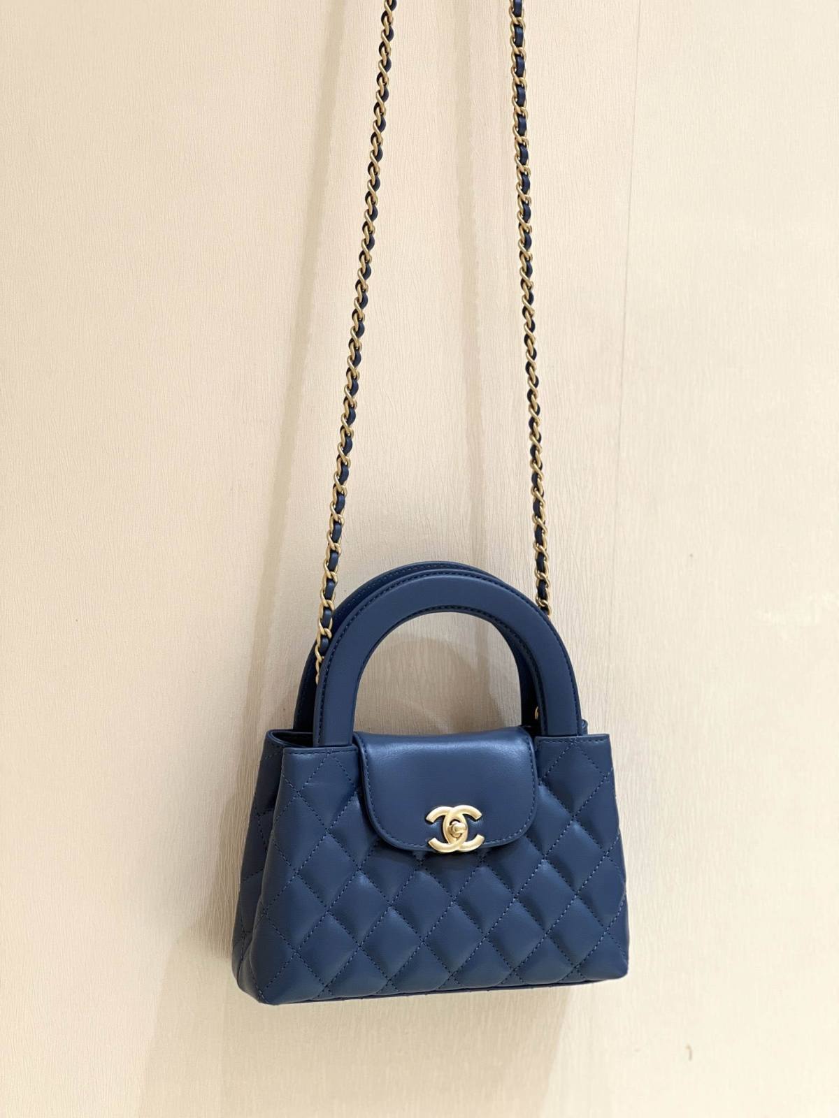 Ellebag’s Exquisite Replica: The Blue Lambskin Chanel Mini Kelly-Style Shopping Bag(2024 Dec Updated)-בעסטער קוואַליטעט שווינדל לוי ווויטטאָן באַג אָנליין קראָם, רעפּליקע דיזיינער זעקל רו