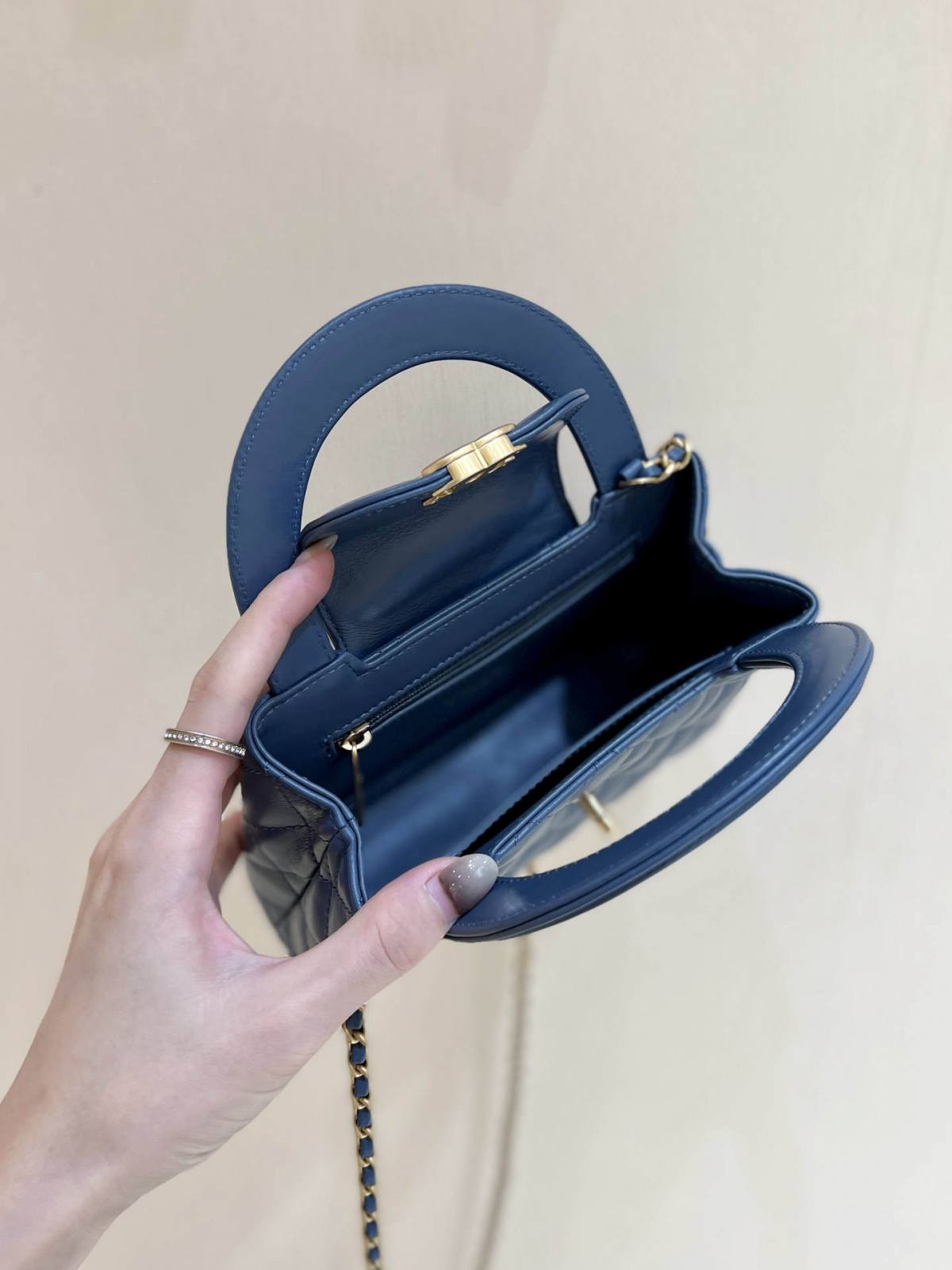 Ellebag’s Exquisite Replica: The Blue Lambskin Chanel Mini Kelly-Style Shopping Bag(2024 Dec Updated)-בעסטער קוואַליטעט שווינדל לוי ווויטטאָן באַג אָנליין קראָם, רעפּליקע דיזיינער זעקל רו