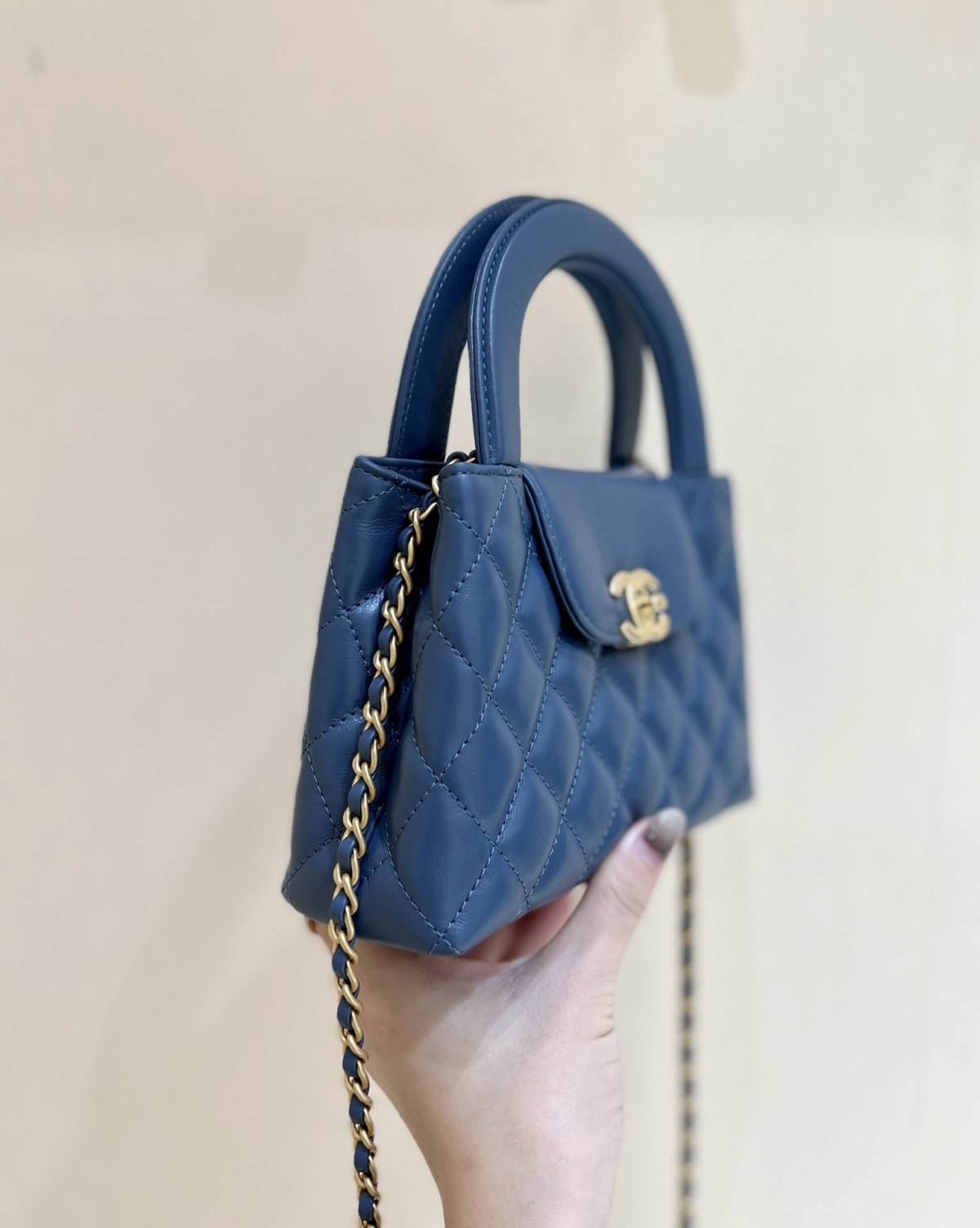 Ellebag’s Exquisite Replica: The Blue Lambskin Chanel Mini Kelly-Style Shopping Bag(2024 Dec Updated)-בעסטער קוואַליטעט שווינדל לוי ווויטטאָן באַג אָנליין קראָם, רעפּליקע דיזיינער זעקל רו