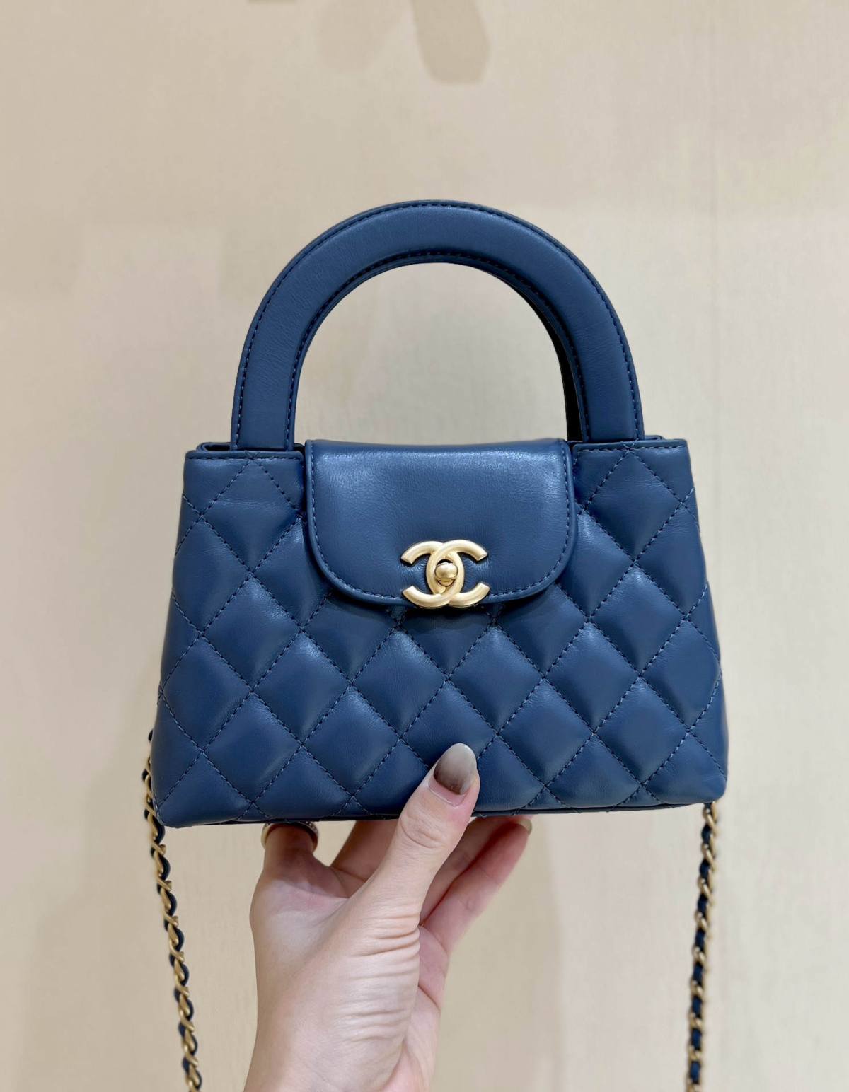 Ellebag’s Exquisite Replica: The Blue Lambskin Chanel Mini Kelly-Style Shopping Bag(2024 Dec Updated)-בעסטער קוואַליטעט שווינדל לוי ווויטטאָן באַג אָנליין קראָם, רעפּליקע דיזיינער זעקל רו