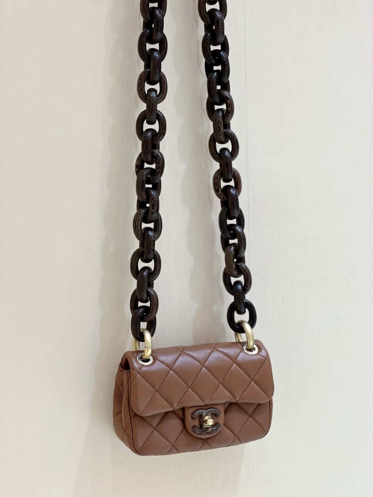 Ellebag’s Exquisite Replica: The Brown Lambskin Chanel Mini Flap Bag with Vintage Hardware(2024 Dec Updated)-بهترين معيار جي جعلي لوئس ويٽون بيگ آن لائين اسٽور، ريپليڪا ڊيزائنر بيگ ru