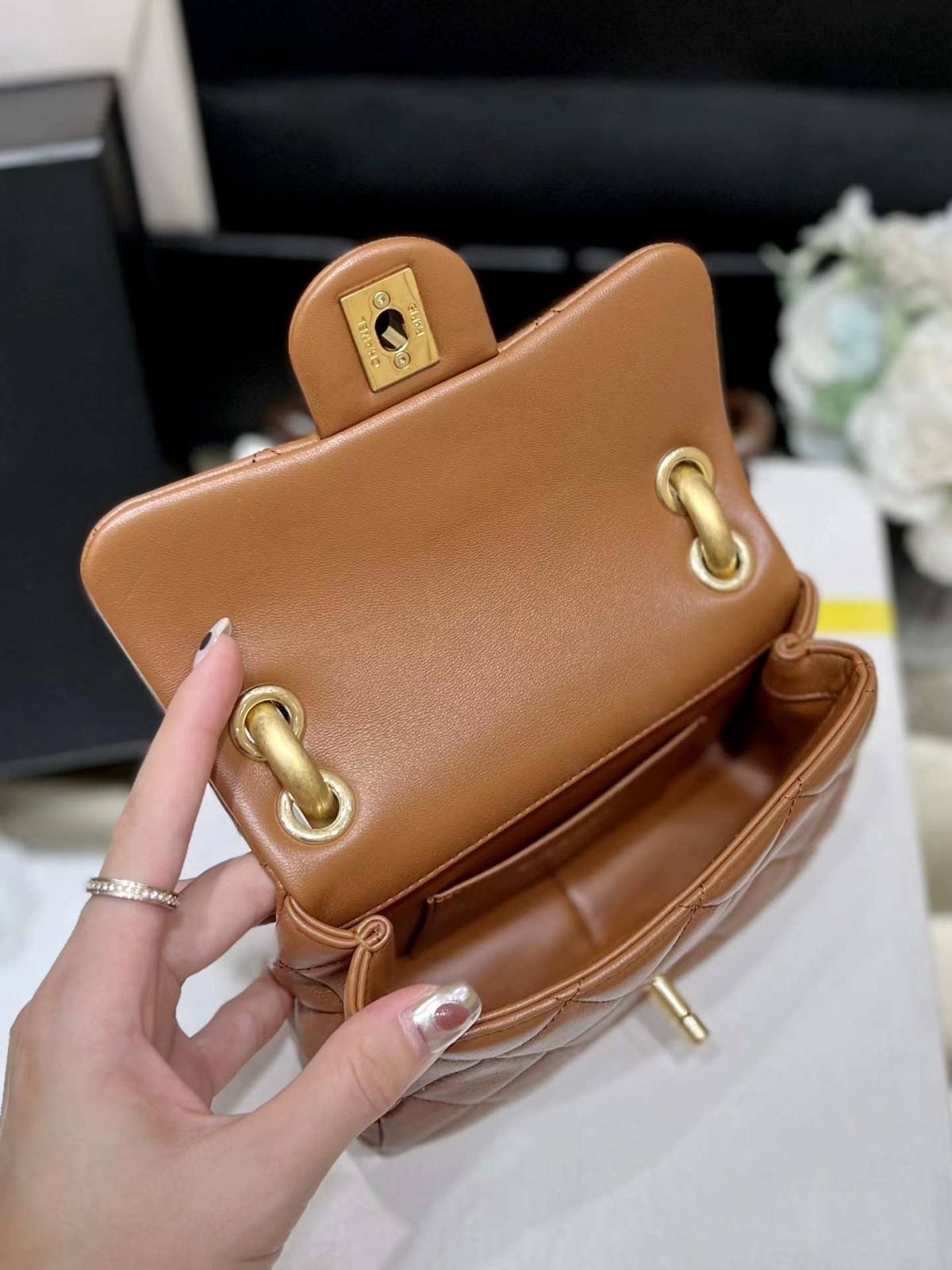 Ellebag’s Exquisite Replica: The Brown Lambskin Chanel Mini Flap Bag with Vintage Hardware(2024 Dec Updated)-بهترين معيار جي جعلي لوئس ويٽون بيگ آن لائين اسٽور، ريپليڪا ڊيزائنر بيگ ru