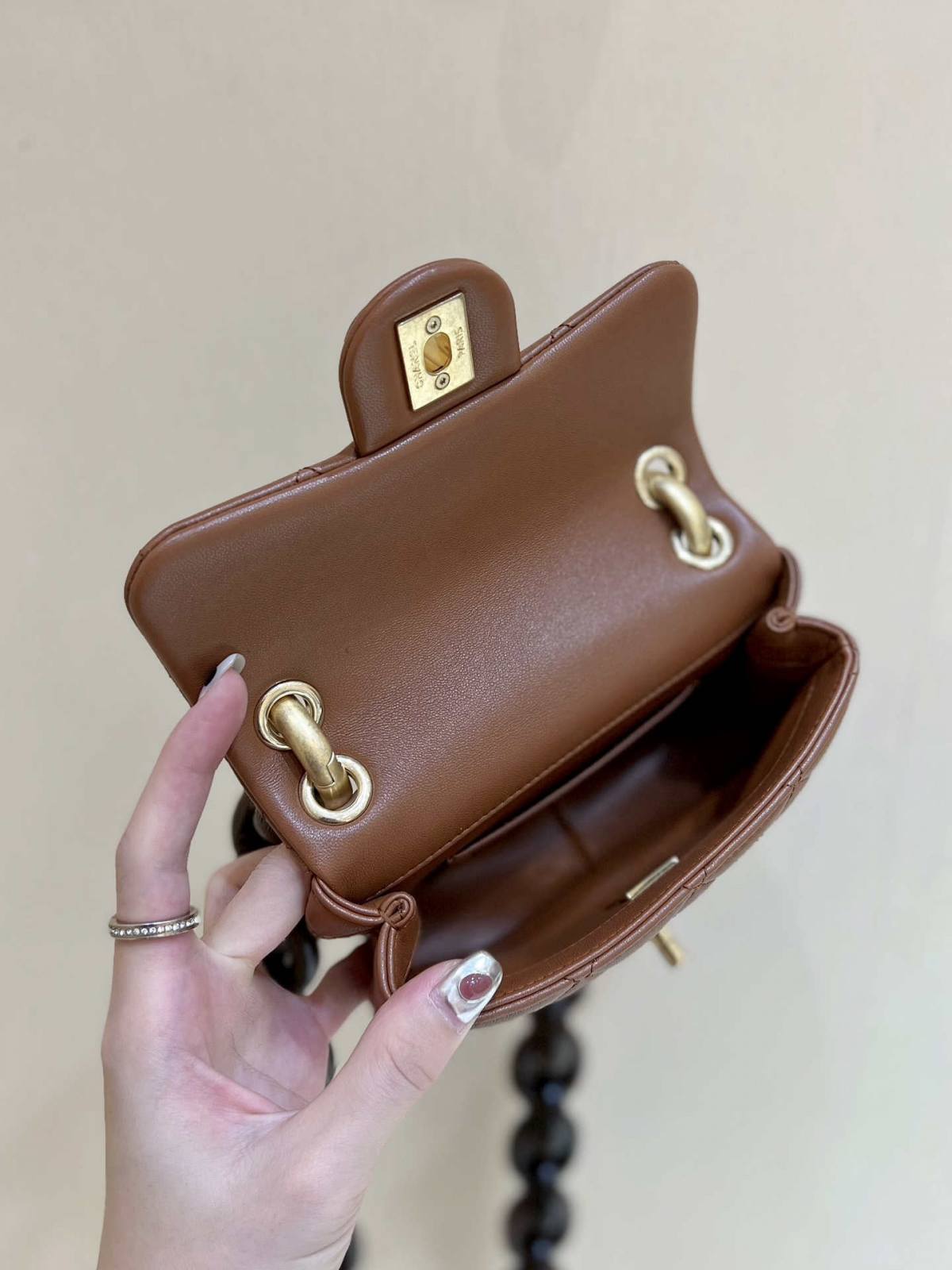 Ellebag’s Exquisite Replica: The Brown Lambskin Chanel Mini Flap Bag with Vintage Hardware(2024 Dec Updated)-بهترين معيار جي جعلي لوئس ويٽون بيگ آن لائين اسٽور، ريپليڪا ڊيزائنر بيگ ru