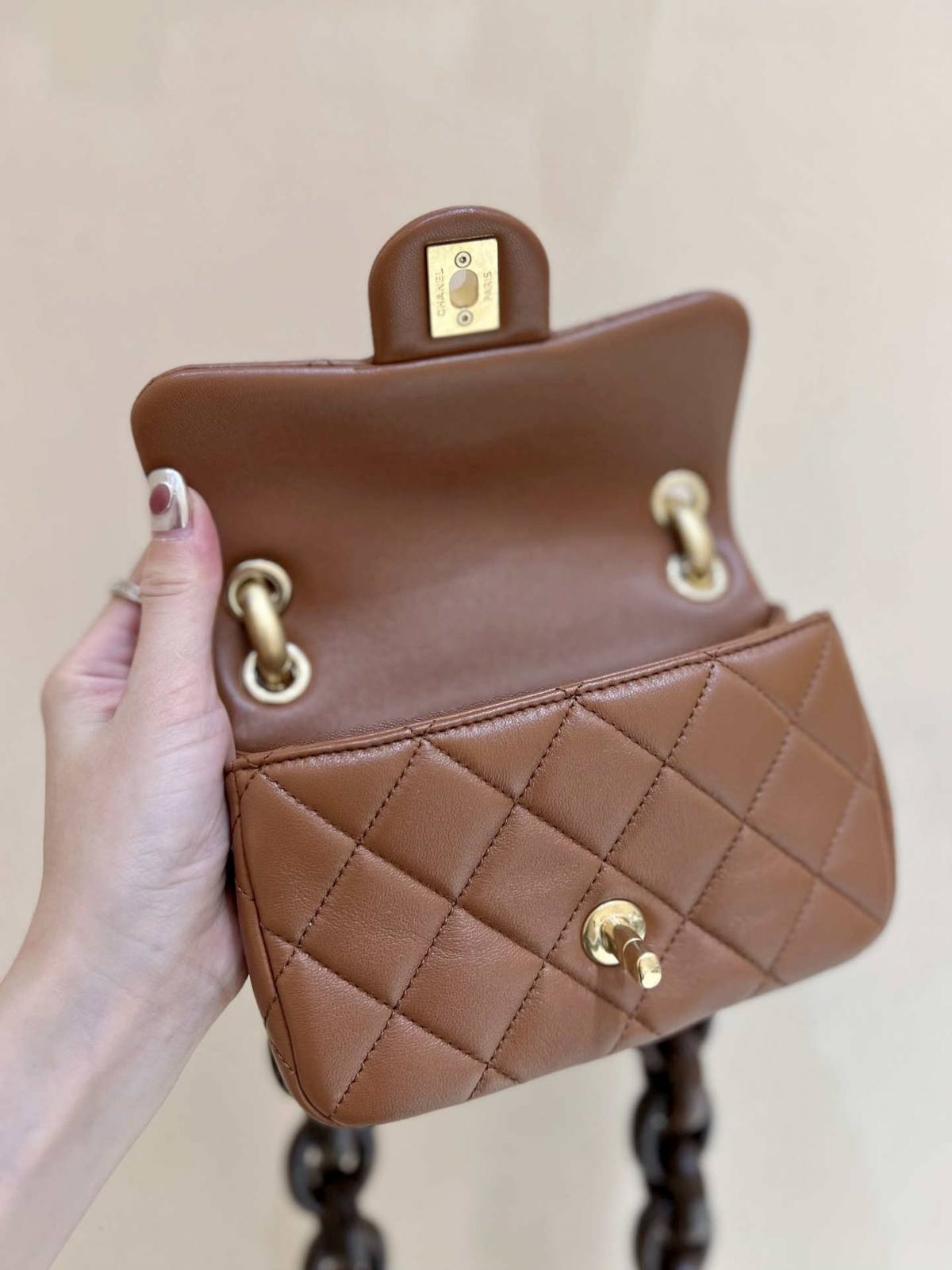 Ellebag’s Exquisite Replica: The Brown Lambskin Chanel Mini Flap Bag with Vintage Hardware(2024 Dec Updated)-بهترين معيار جي جعلي لوئس ويٽون بيگ آن لائين اسٽور، ريپليڪا ڊيزائنر بيگ ru