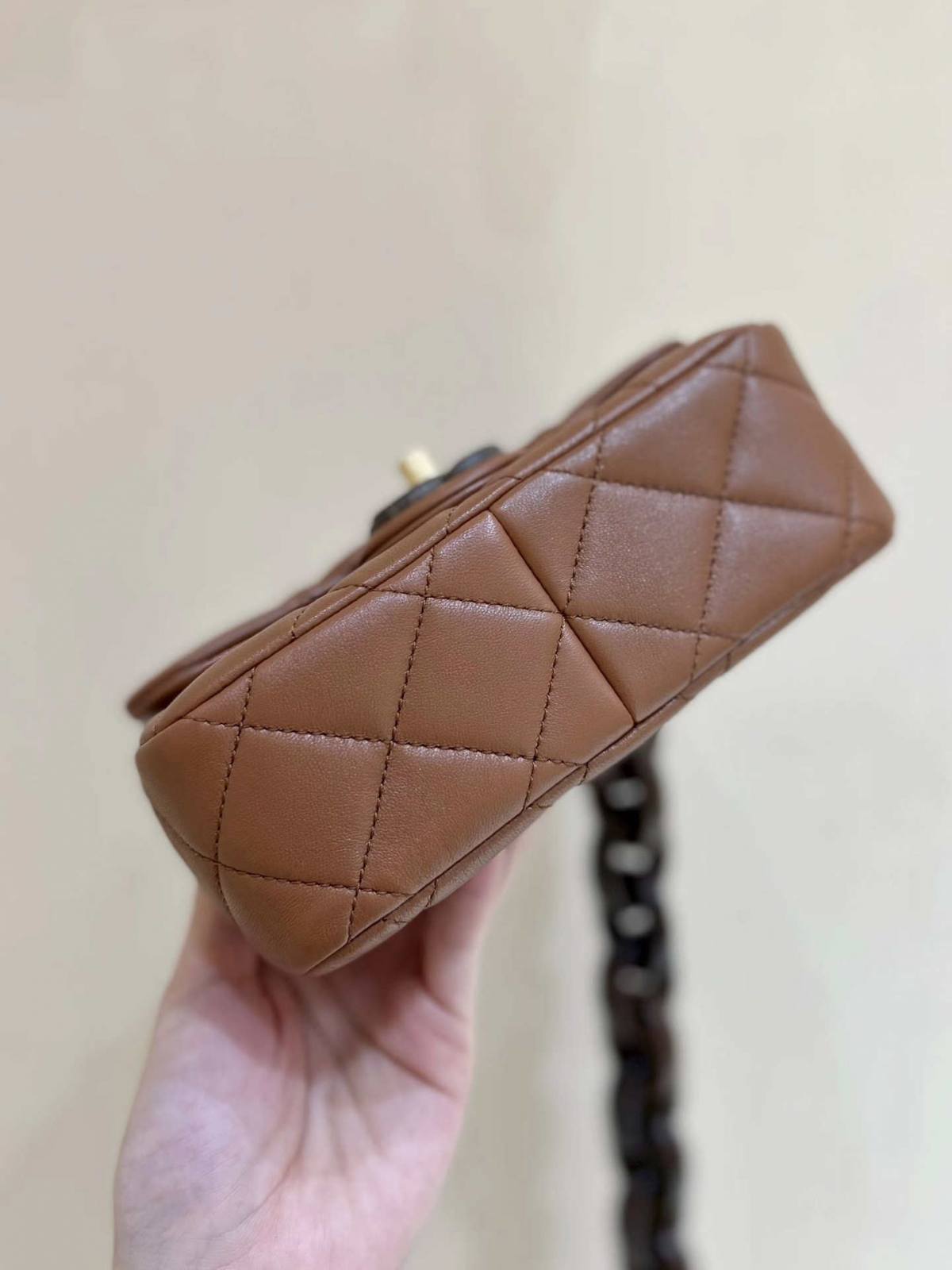 Ellebag’s Exquisite Replica: The Brown Lambskin Chanel Mini Flap Bag with Vintage Hardware(2024 Dec Updated)-بهترين معيار جي جعلي لوئس ويٽون بيگ آن لائين اسٽور، ريپليڪا ڊيزائنر بيگ ru