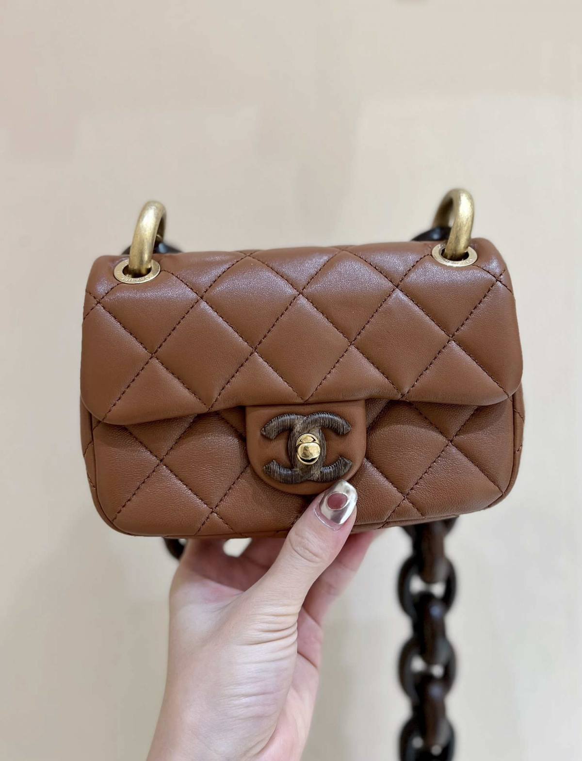 Ellebag’s Exquisite Replica: The Brown Lambskin Chanel Mini Flap Bag with Vintage Hardware(2024 Dec Updated)-بهترين معيار جي جعلي لوئس ويٽون بيگ آن لائين اسٽور، ريپليڪا ڊيزائنر بيگ ru