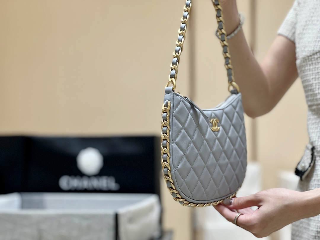 Ellebag’s Exquisite Replica: The Light Blue Lambskin Chanel Hobo Handbag with Gold Hardware(2024 Dec Updated)-Best Quality Fake Louis Vuitton Bag Online Store, Replica designer bag ru