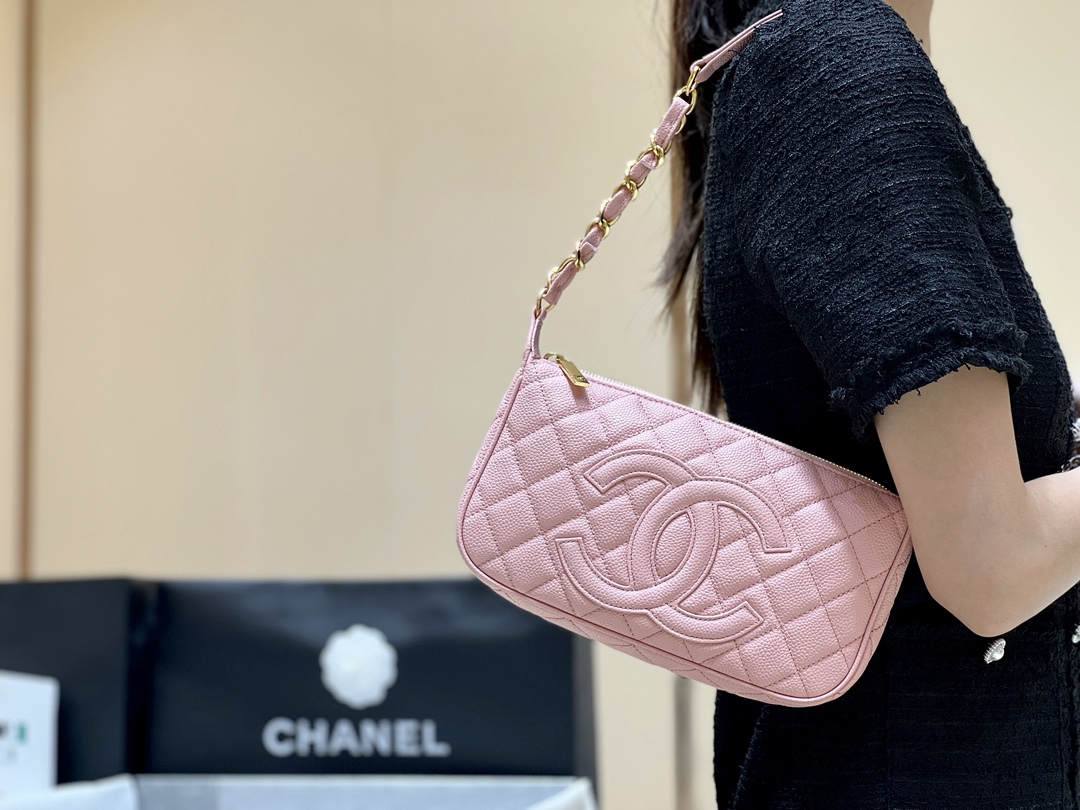 Ellebag’s Exquisite Replica: The Pink Caviar Leather Chanel Bag with Wide Leather-Interlaced Chain and Gold Hardware(2024 Dec Updated)-Интернет-магазин поддельной сумки Louis Vuitton лучшего качества, копия дизайнерской сумки ru