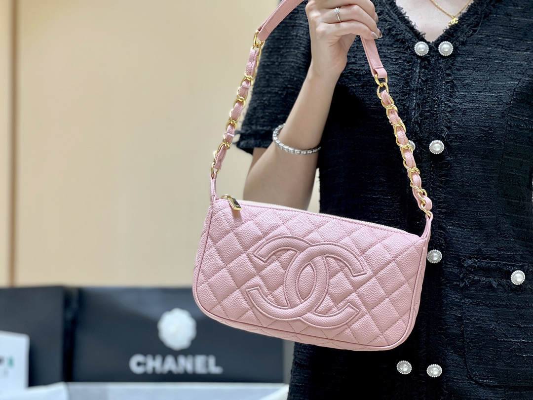 Ellebag’s Exquisite Replica: The Pink Caviar Leather Chanel Bag with Wide Leather-Interlaced Chain and Gold Hardware(2024 Dec Updated)-Интернет-магазин поддельной сумки Louis Vuitton лучшего качества, копия дизайнерской сумки ru