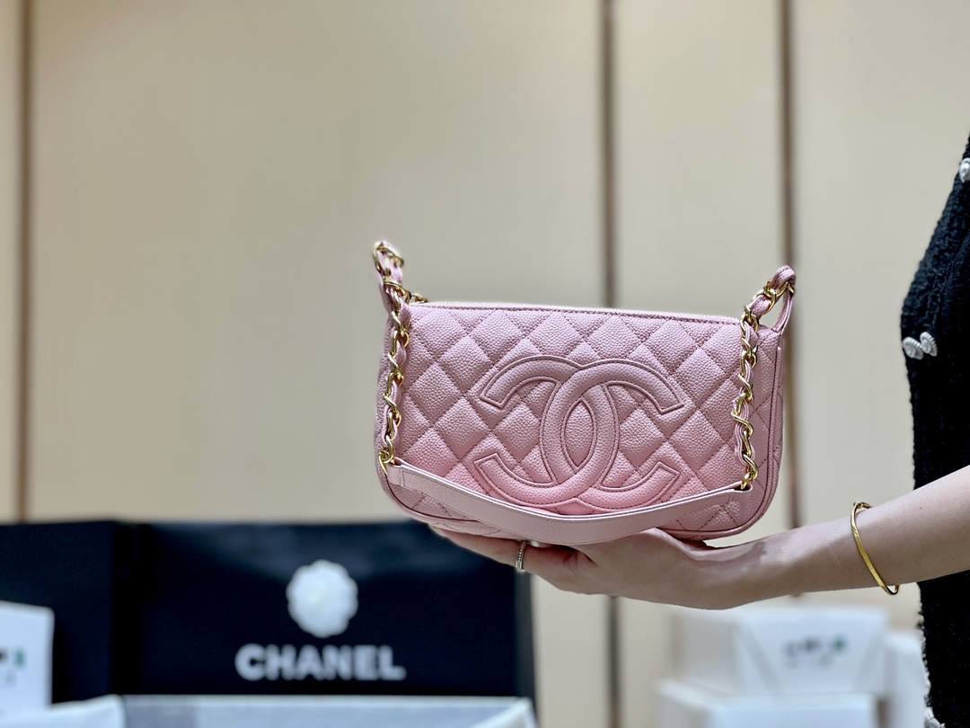 Ellebag’s Exquisite Replica: The Pink Caviar Leather Chanel Bag with Wide Leather-Interlaced Chain and Gold Hardware(2024 Dec Updated)-Интернет-магазин поддельной сумки Louis Vuitton лучшего качества, копия дизайнерской сумки ru