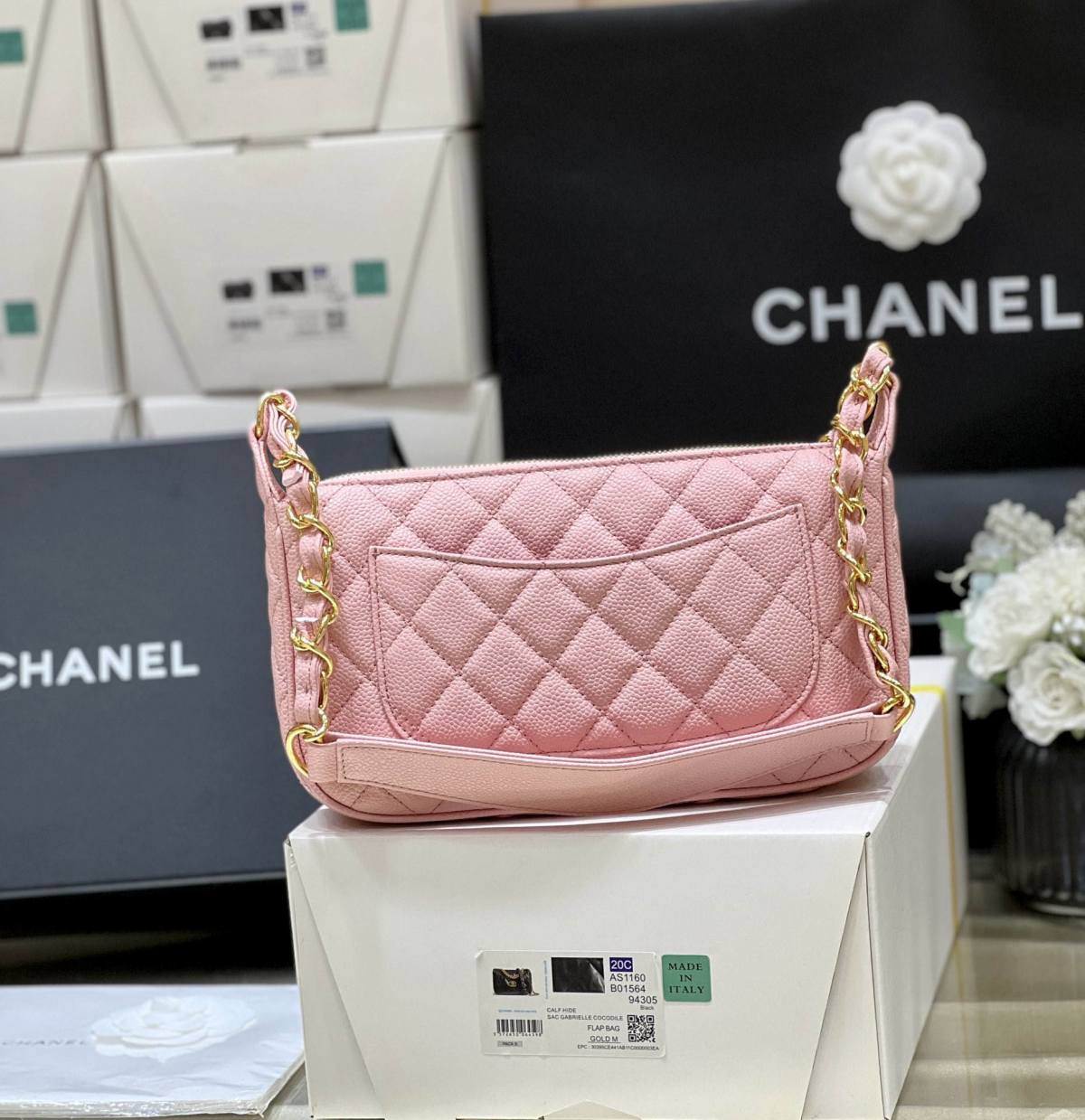 Ellebag’s Exquisite Replica: The Pink Caviar Leather Chanel Bag with Wide Leather-Interlaced Chain and Gold Hardware(2024 Dec Updated)-Интернет-магазин поддельной сумки Louis Vuitton лучшего качества, копия дизайнерской сумки ru