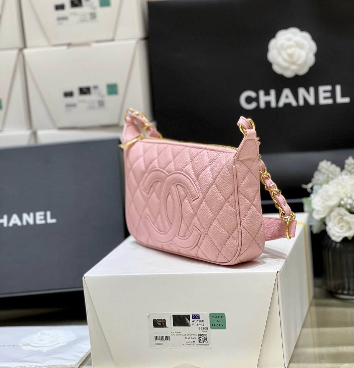 Ellebag’s Exquisite Replica: The Pink Caviar Leather Chanel Bag with Wide Leather-Interlaced Chain and Gold Hardware(2024 Dec Updated)-Интернет-магазин поддельной сумки Louis Vuitton лучшего качества, копия дизайнерской сумки ru