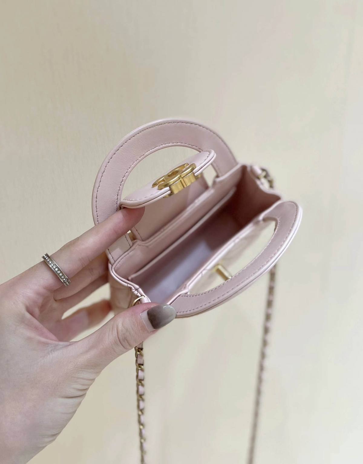 Ellebag’s Exquisite Replica: The Pink Lambskin Chanel Kelly-Style Clutch with Chain(2024 Dec Updated)-ร้านค้าออนไลน์กระเป๋า Louis Vuitton ปลอมคุณภาพดีที่สุด, กระเป๋าออกแบบจำลอง ru