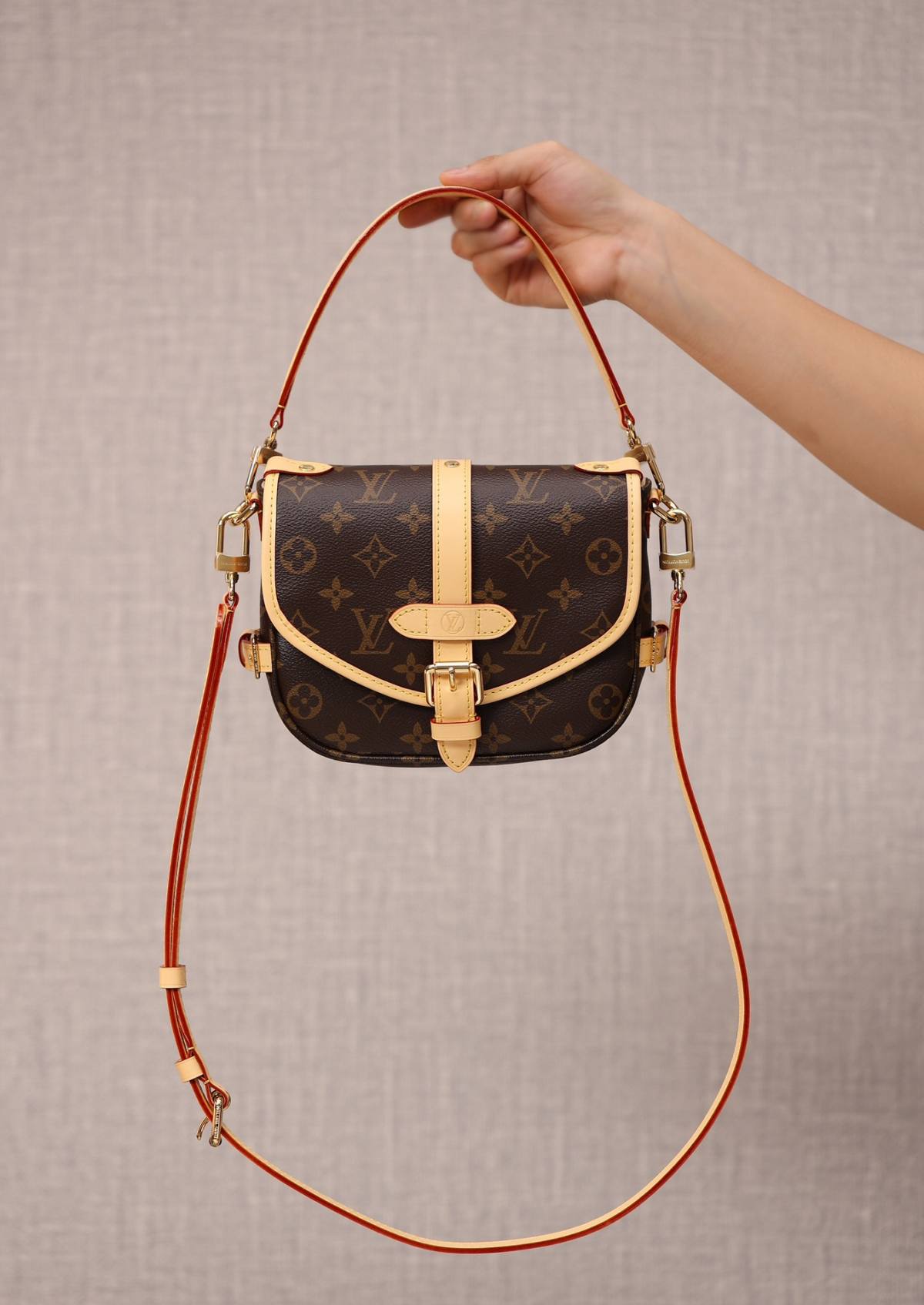 Louis Vuitton M46740 SAUMUR BB Handbag Craftsmanship Breakdown(2024 Dec Updated)-Best Quality Fake Louis Vuitton Bag Online Store, Replica designer bag ru