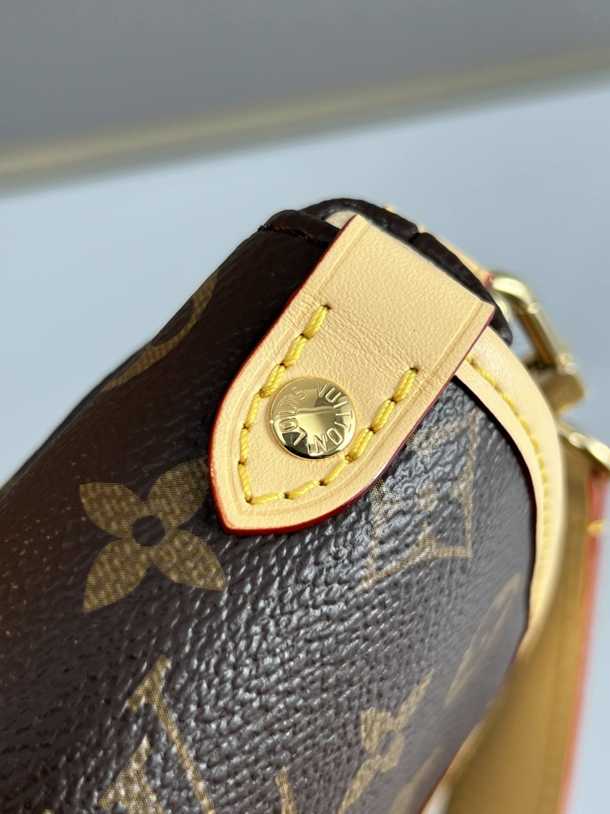 Louis Vuitton M46740 SAUMUR BB Handbag Craftsmanship Breakdown(2024 Dec Updated)-Best Quality Fake Louis Vuitton Bag Online Store, Replica designer bag ru