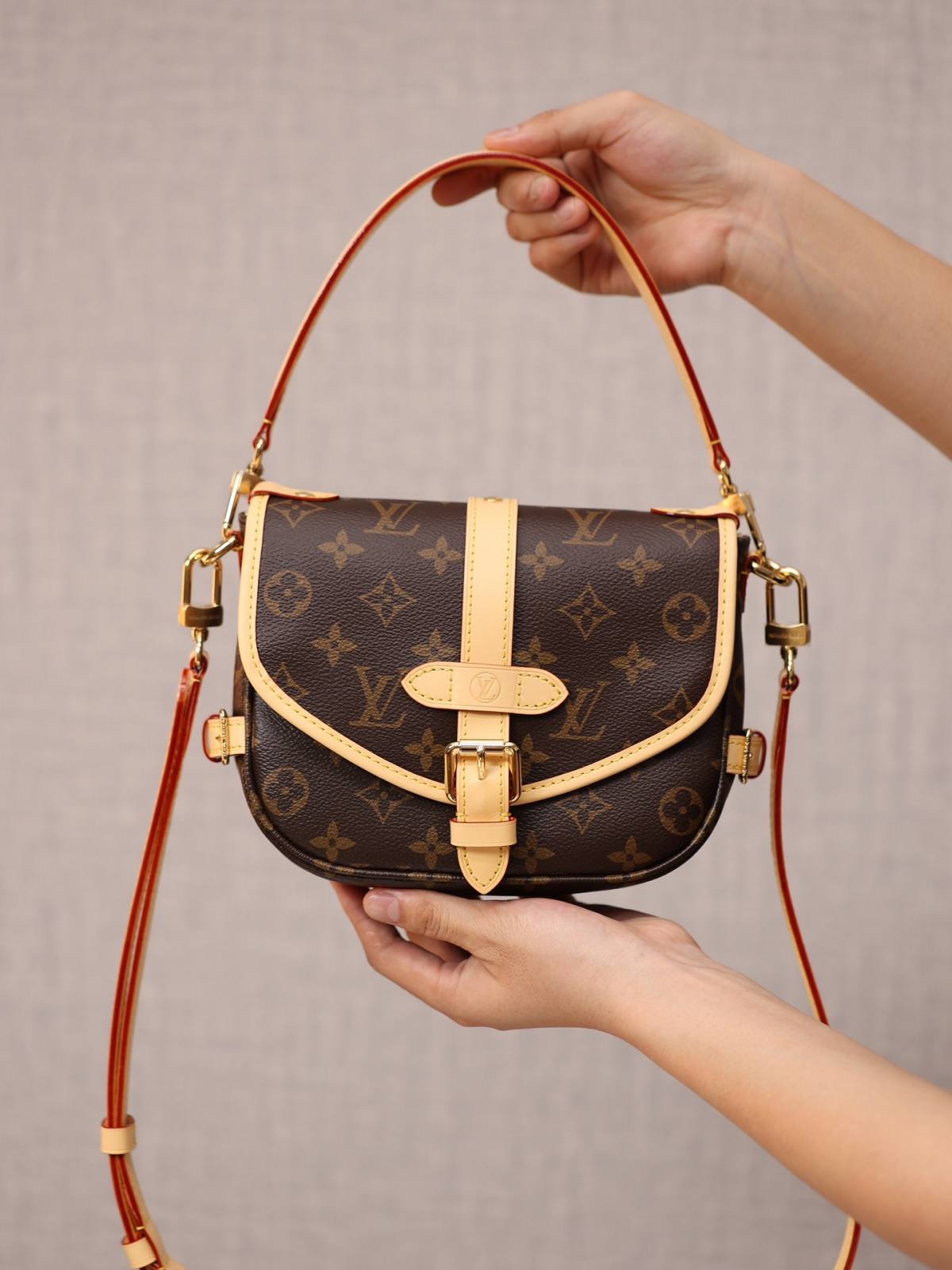 Louis Vuitton M46740 SAUMUR BB Handbag Craftsmanship Breakdown(2024 Dec Updated)-Best Quality Fake Louis Vuitton Bag Online Store, Replica designer bag ru