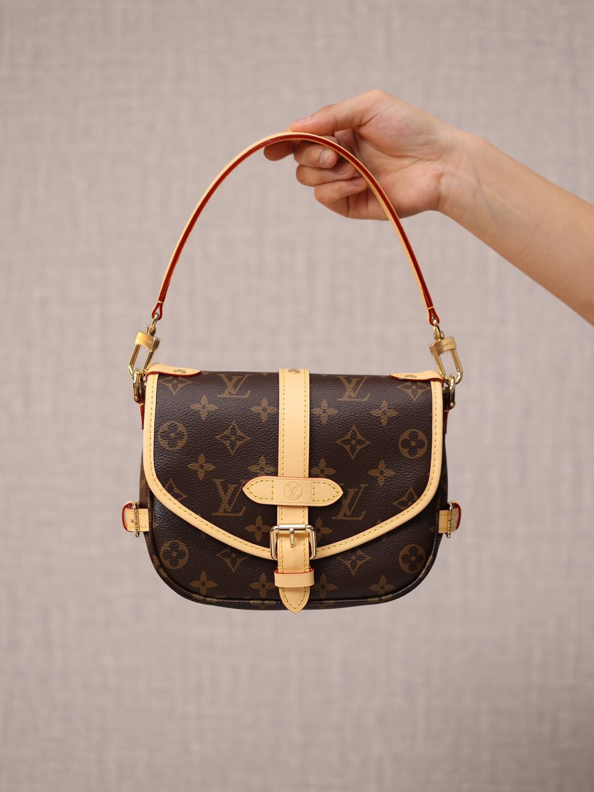 Louis Vuitton M46740 SAUMUR BB Handbag Craftsmanship Breakdown(2024 Dec Updated)-Best Quality Fake Louis Vuitton Bag Online Store, Replica designer bag ru