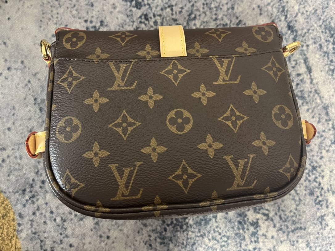 Louis Vuitton M46740 SAUMUR BB Handbag Craftsmanship Breakdown(2024 Dec Updated)-Best Quality Fake Louis Vuitton Bag Online Store, Replica designer bag ru