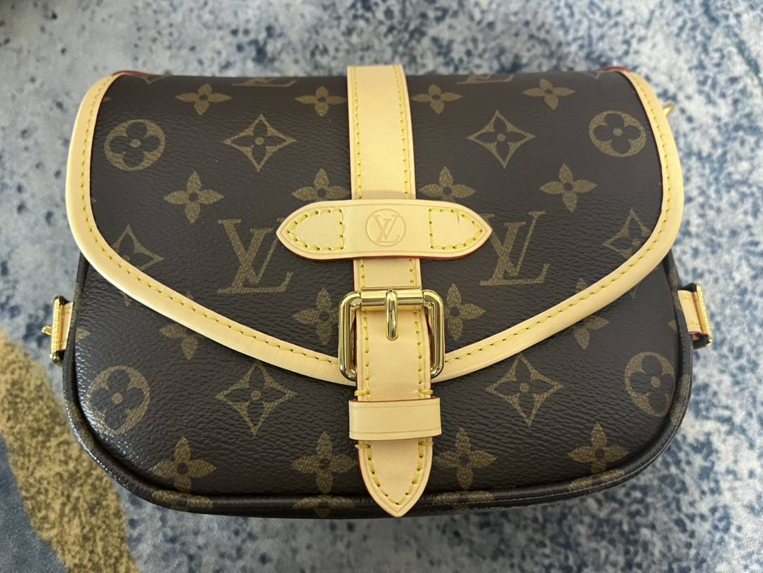 Louis Vuitton M46740 SAUMUR BB Handbag Craftsmanship Breakdown(2024 Dec Updated)-Best Quality Fake Louis Vuitton Bag Online Store, Replica designer bag ru